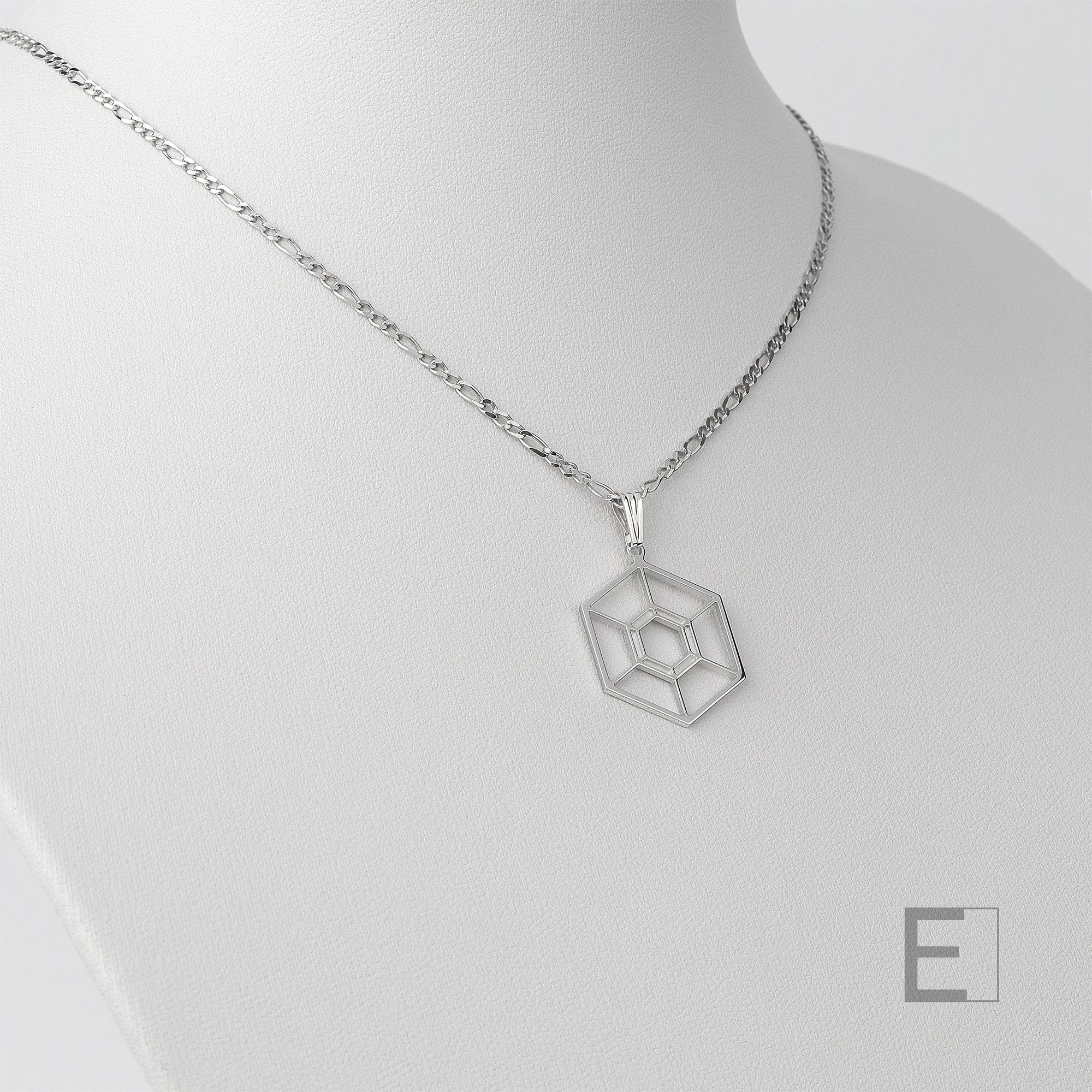 Collier Hexaluna – vue détaillée du bijou artisanal Atelier-Émile