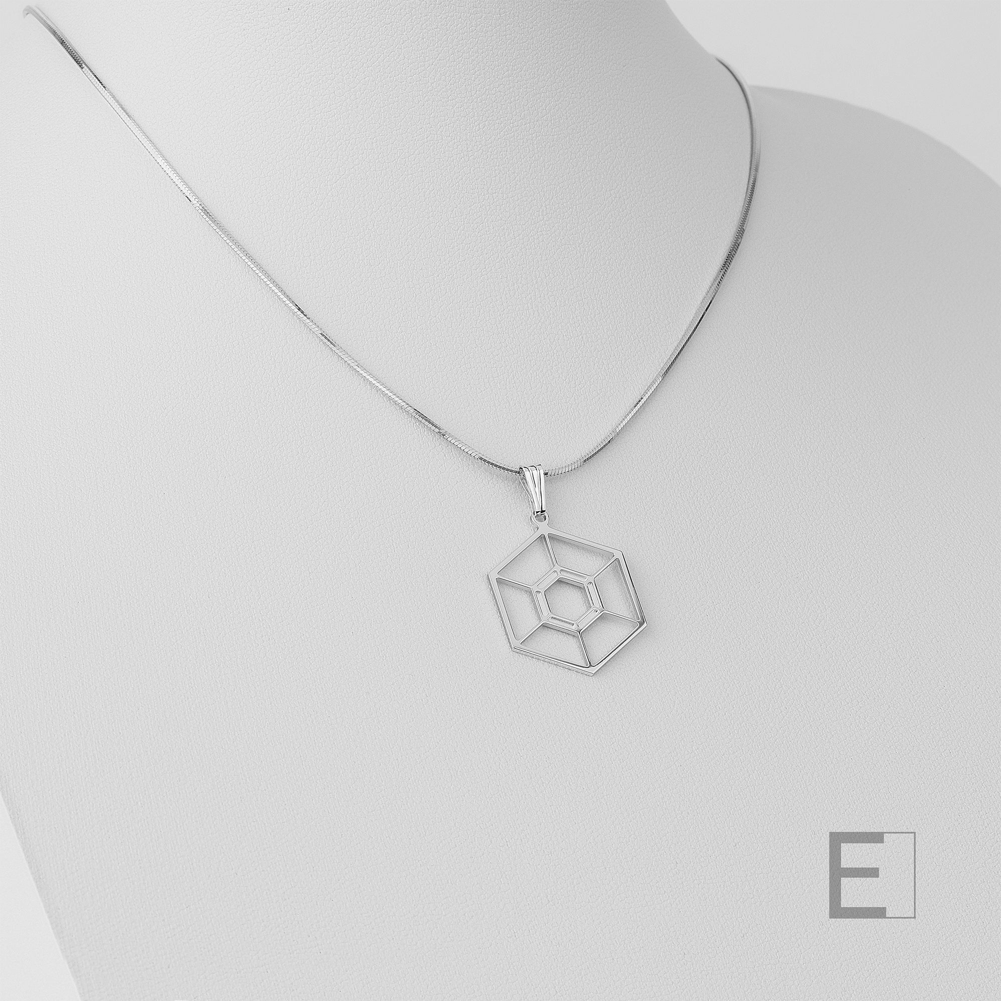 Collier Hexaluna – vue détaillée du bijou artisanal Atelier-Émile
