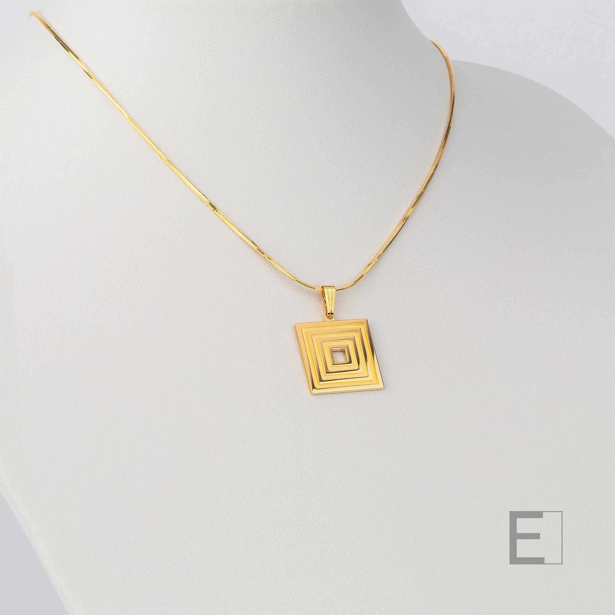 Collier Quadra Lumina – vue détaillée du bijou artisanal Atelier-Émile
