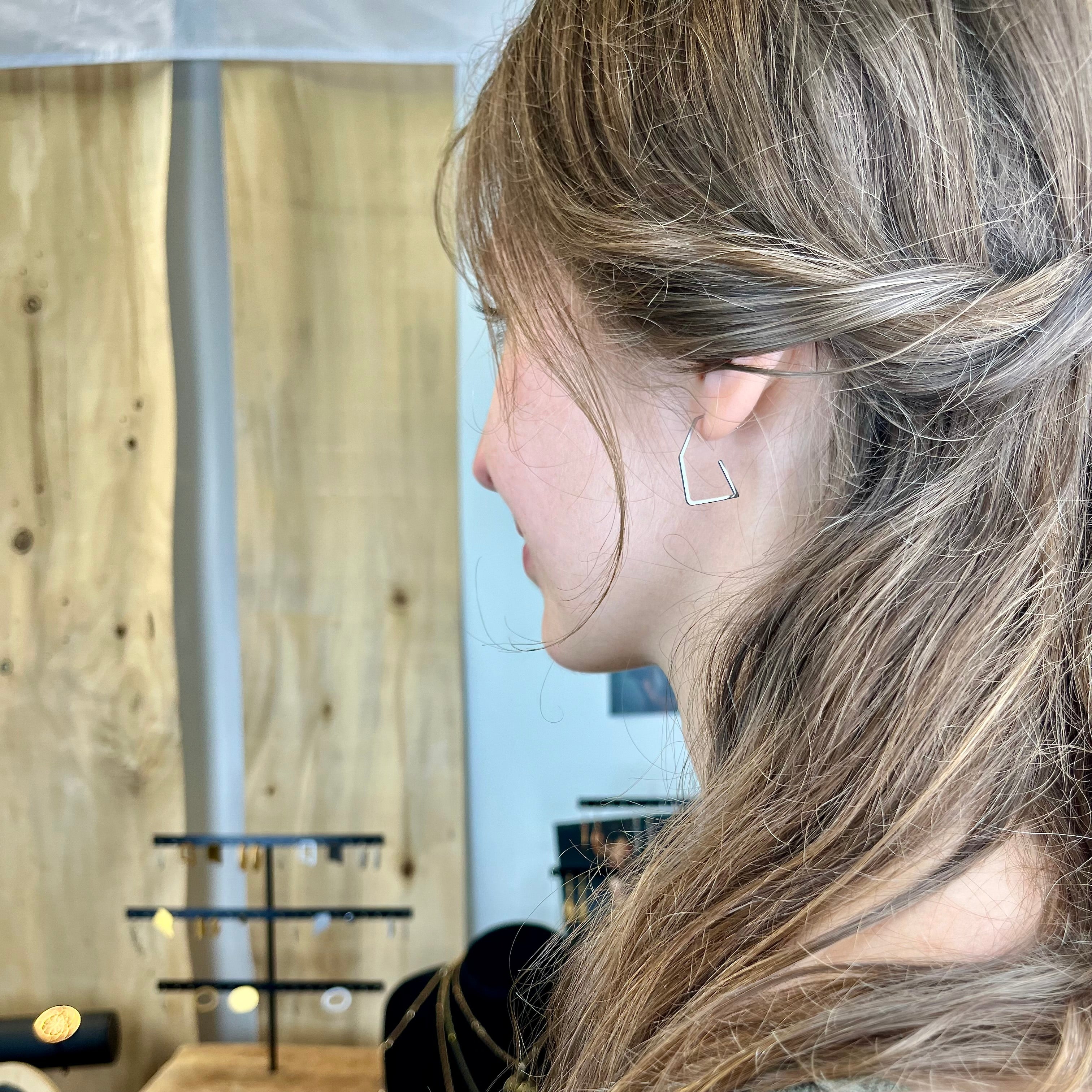 Contemplation-V : B – vue détaillée du bijou artisanal Atelier-Émile