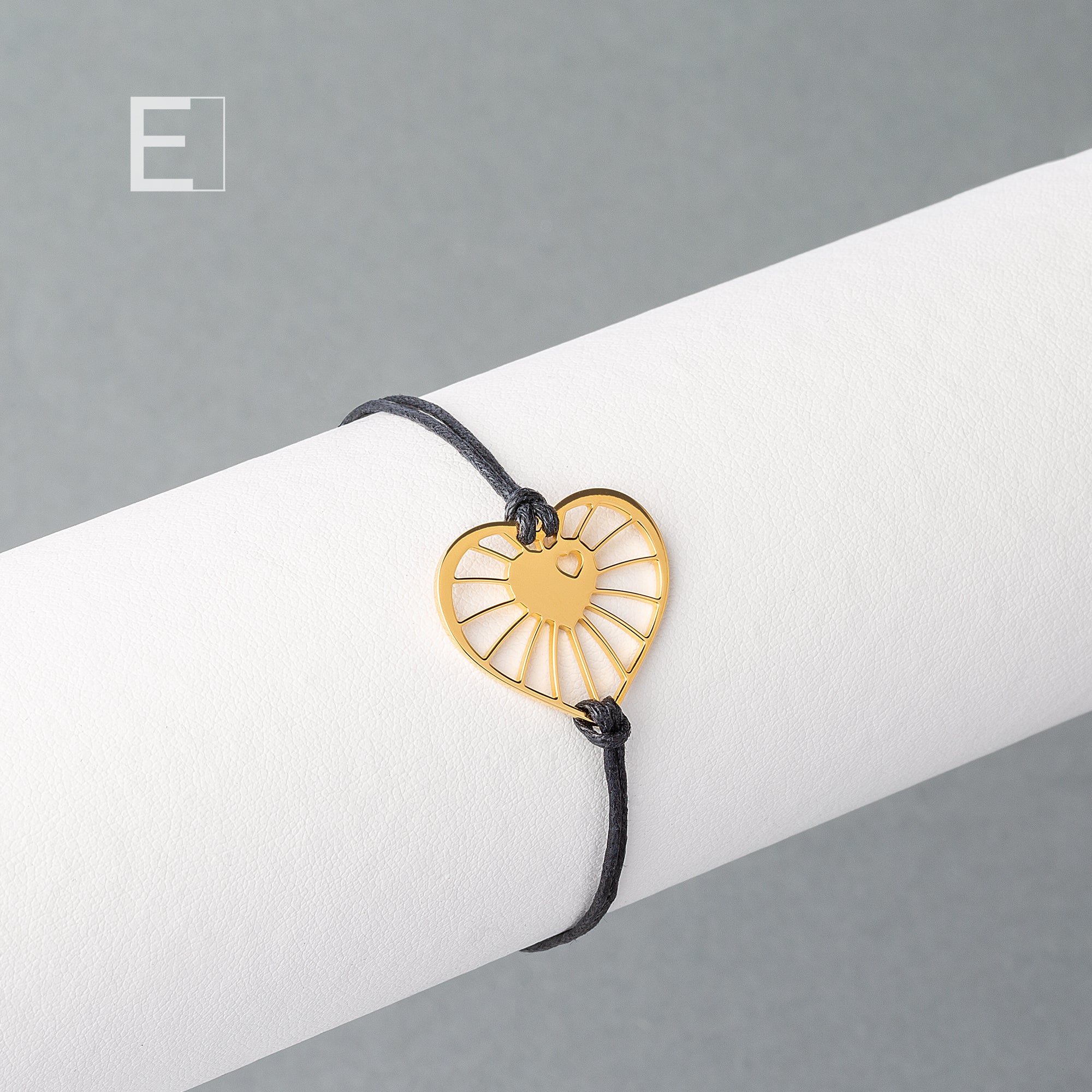 Bracelet Toile Amoureuse – vue détaillée du bijou artisanal Atelier-Émile