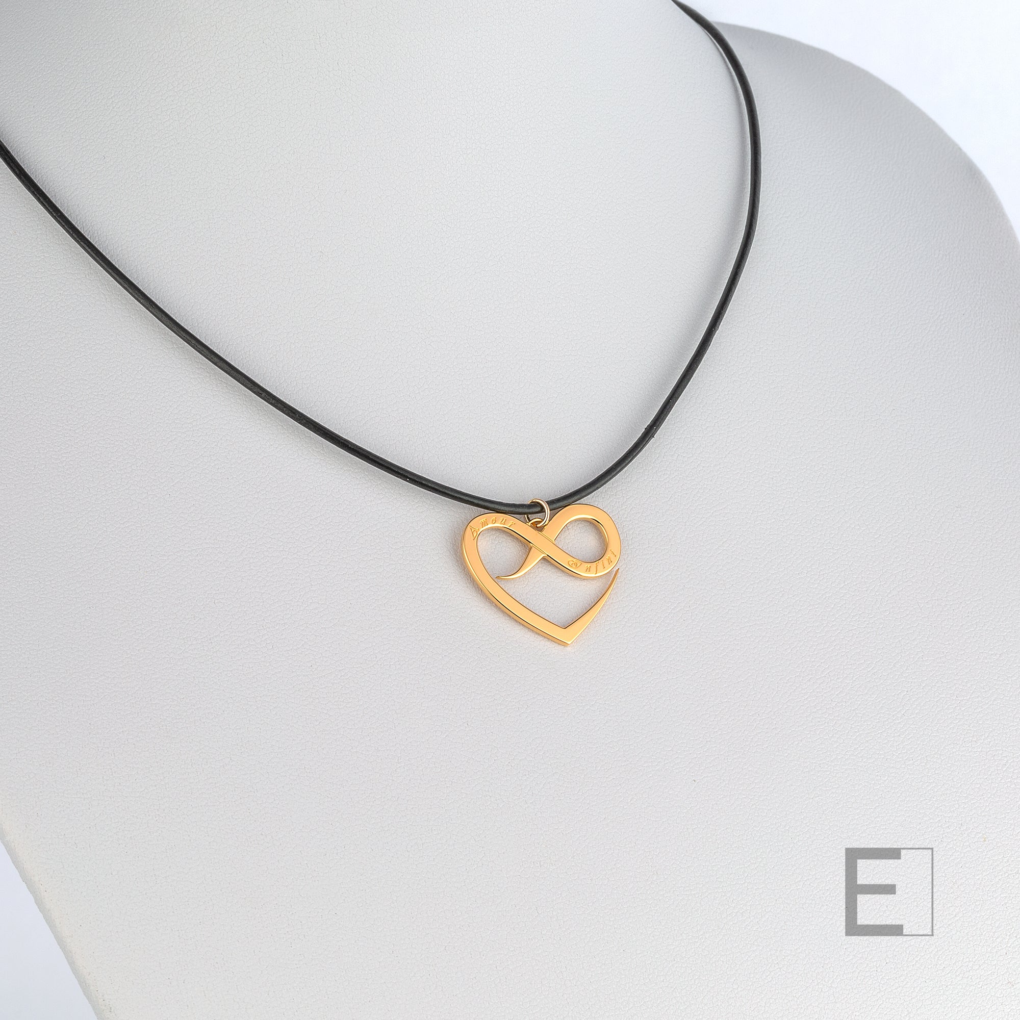 Collier Au-Delà des Mots – vue détaillée du bijou artisanal Atelier-Émile
