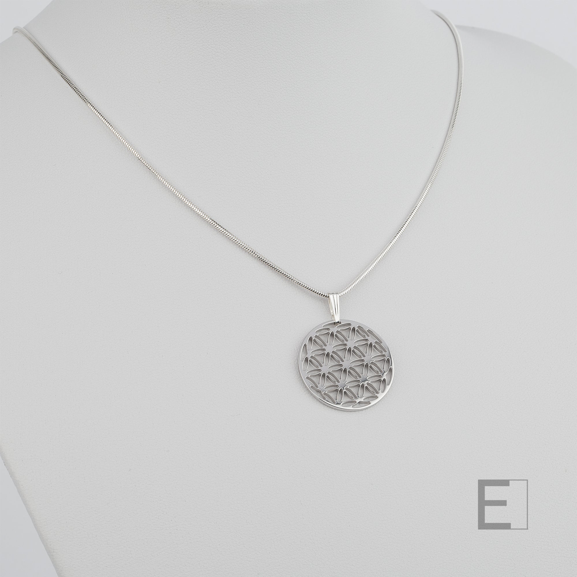 Collier Fleur de Vie – vue principale du bijou artisanal Atelier-Émile
