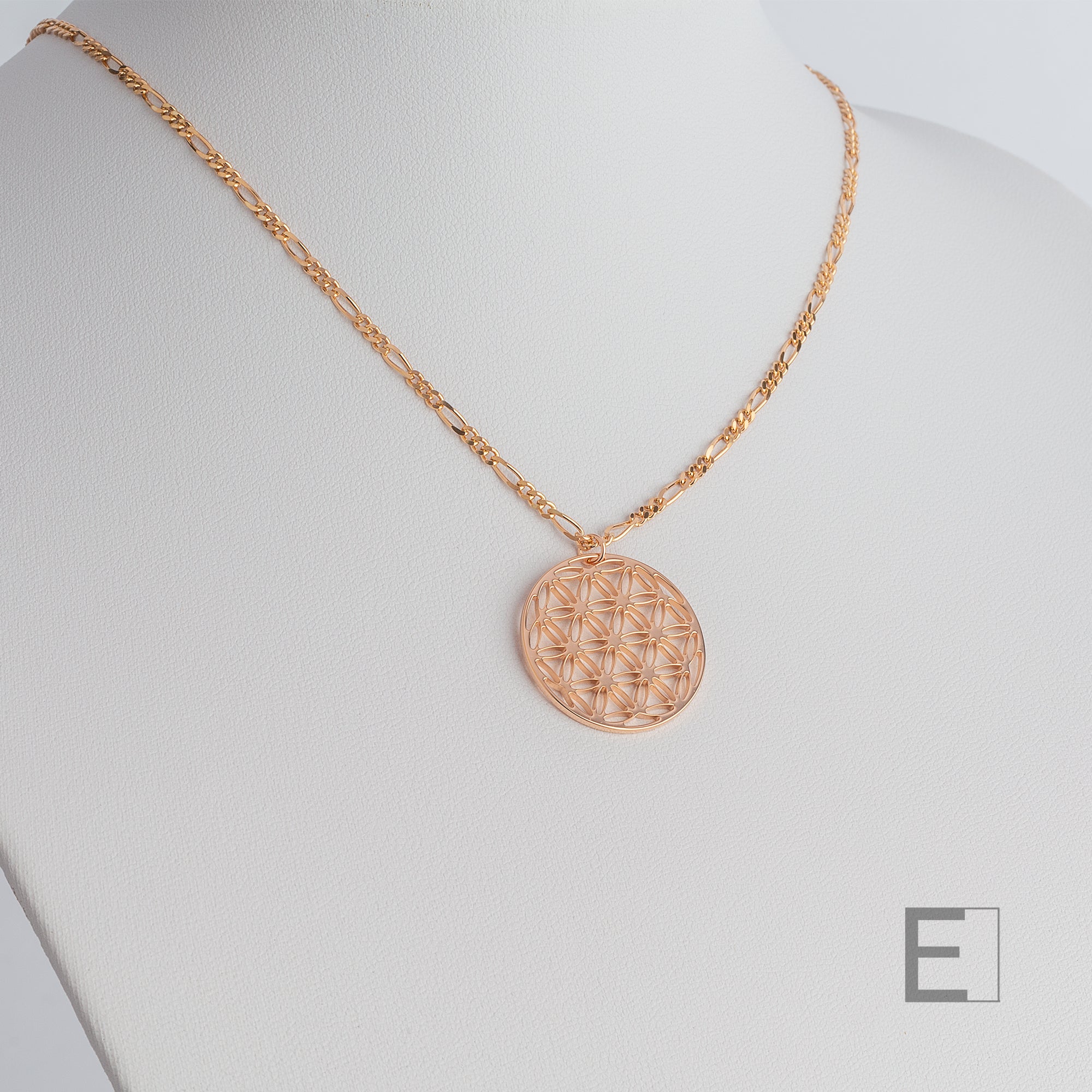 Collier Fleur de Vie – vue détaillée du bijou artisanal Atelier-Émile