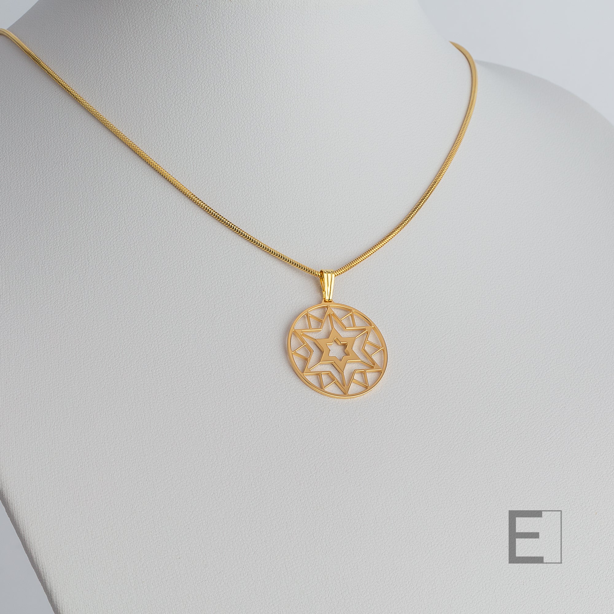 Collier Mandala Etoile – vue détaillée du bijou artisanal Atelier-Émile