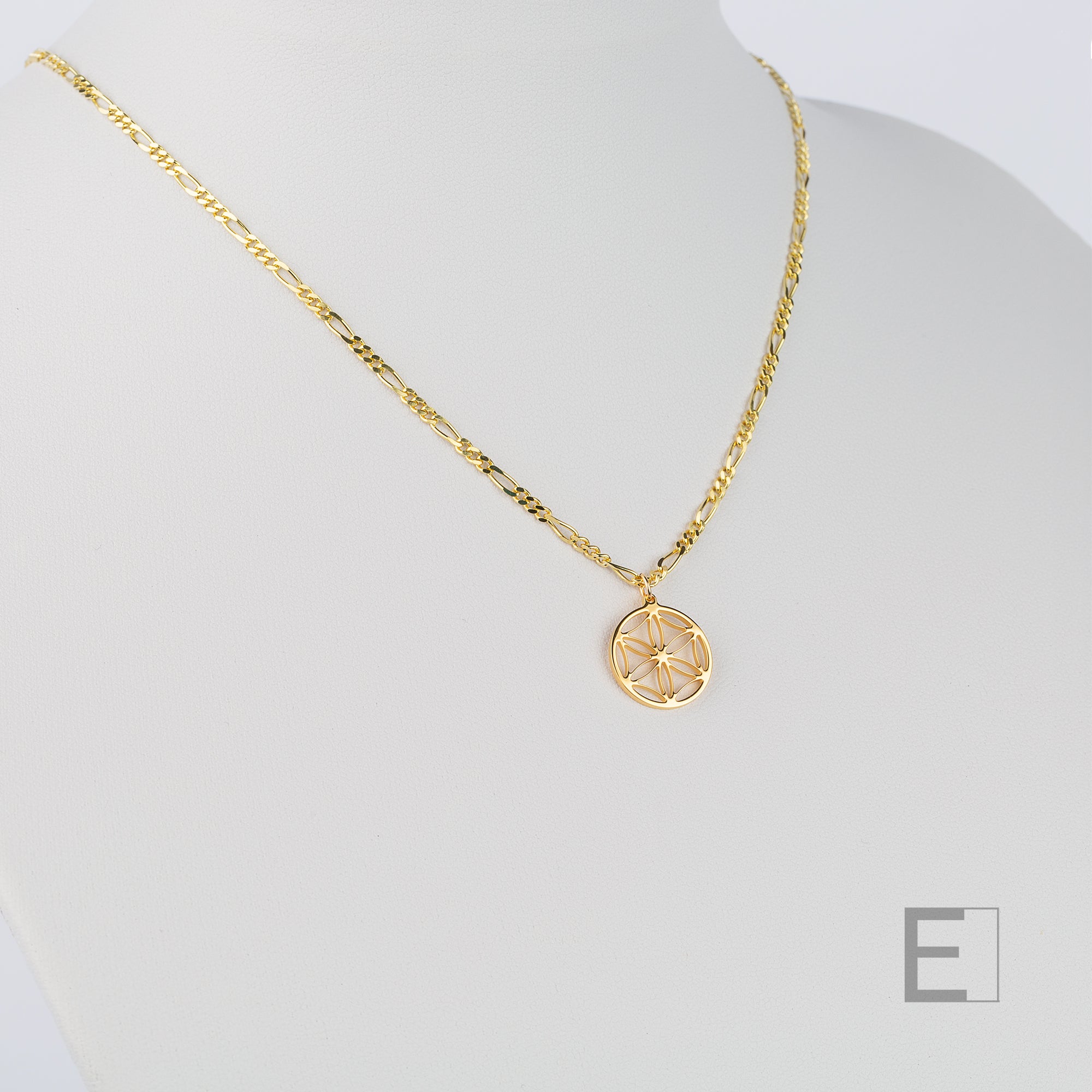Collier Petite Fleur de Vie – vue détaillée du bijou artisanal Atelier-Émile