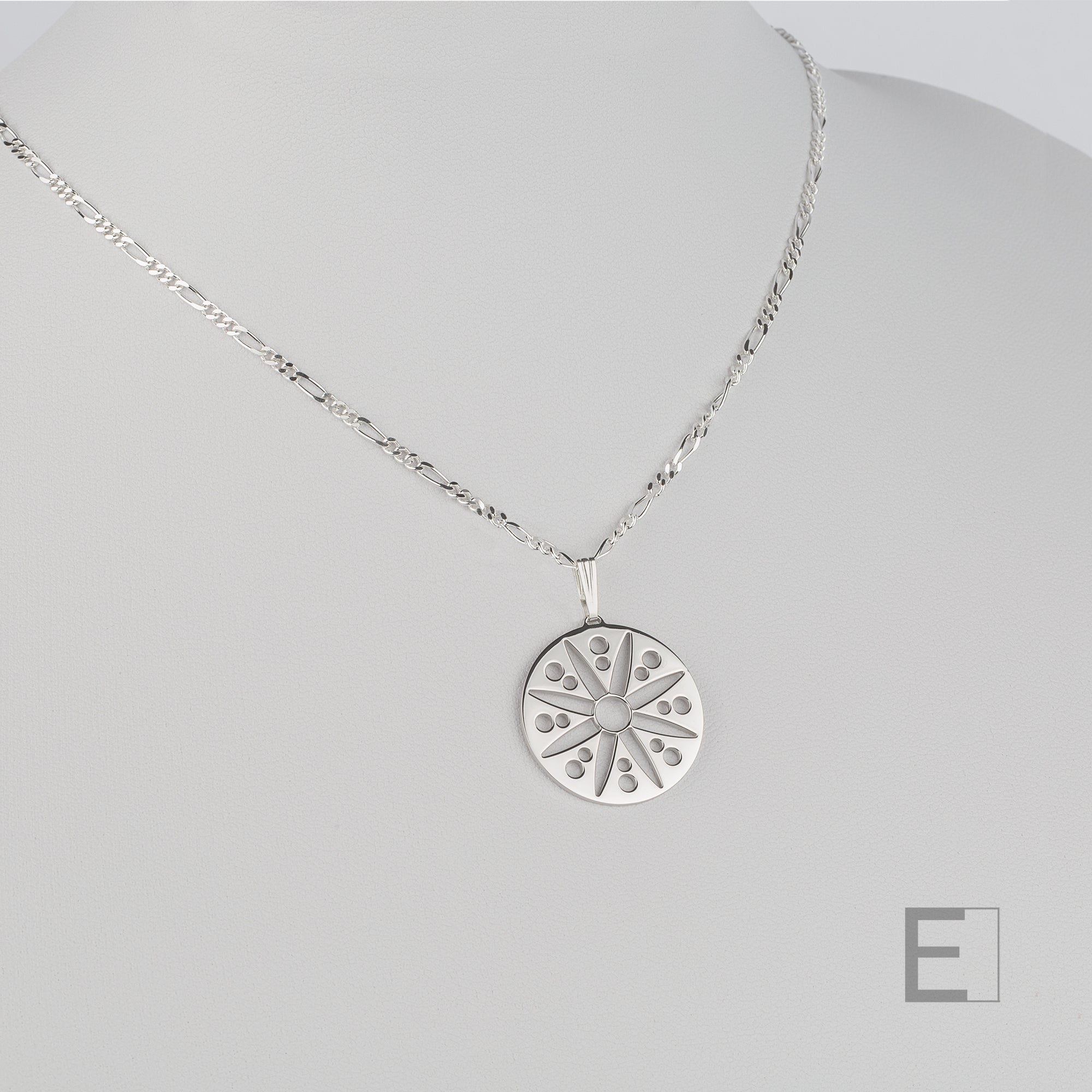 Collier Mandala Fleur – vue principale du bijou artisanal Atelier-Émile