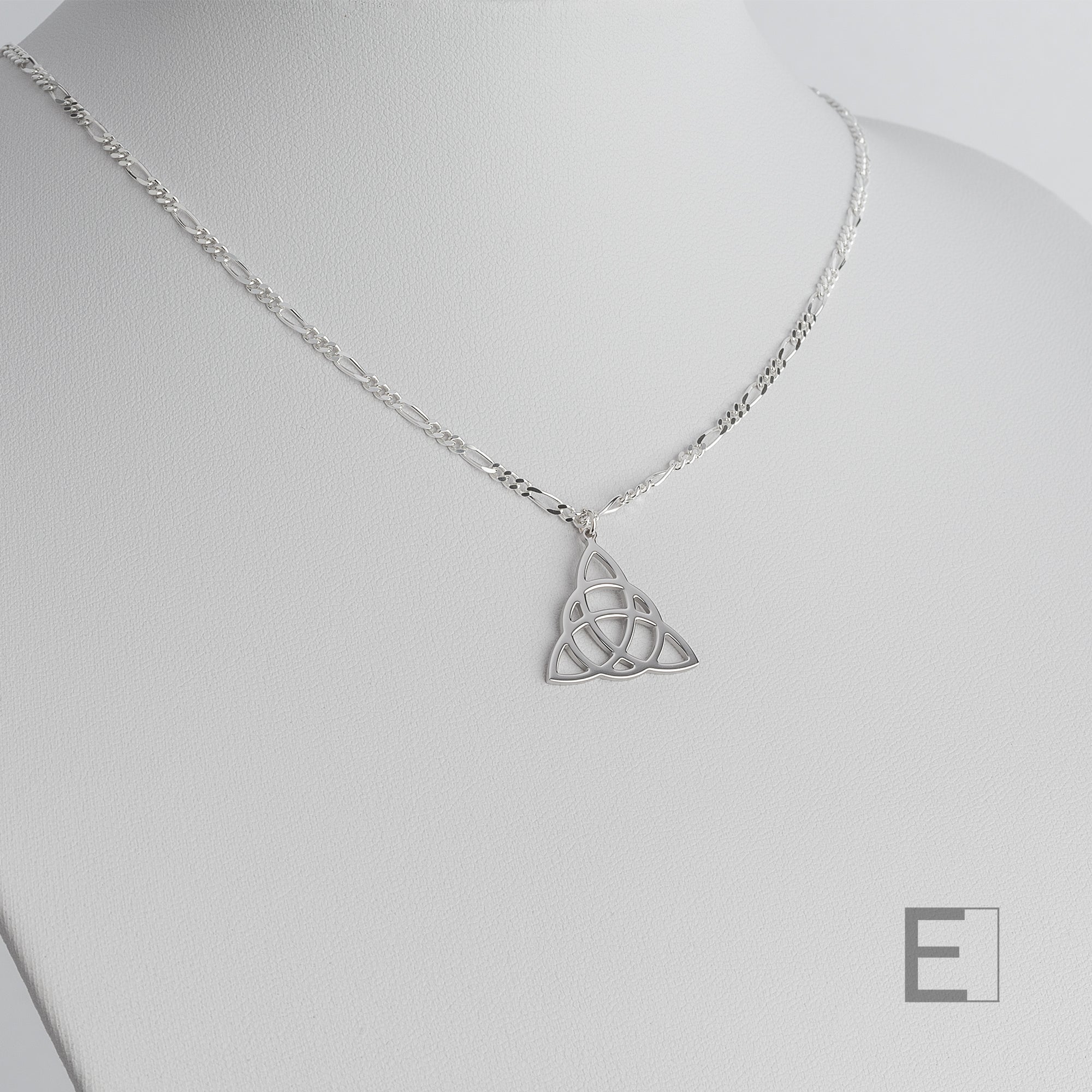 Collier Nœud Celtique – vue détaillée du bijou artisanal Atelier-Émile