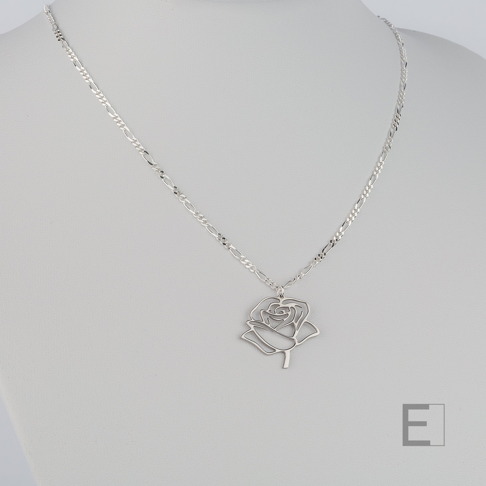 Collier Rose – vue détaillée du bijou artisanal Atelier-Émile