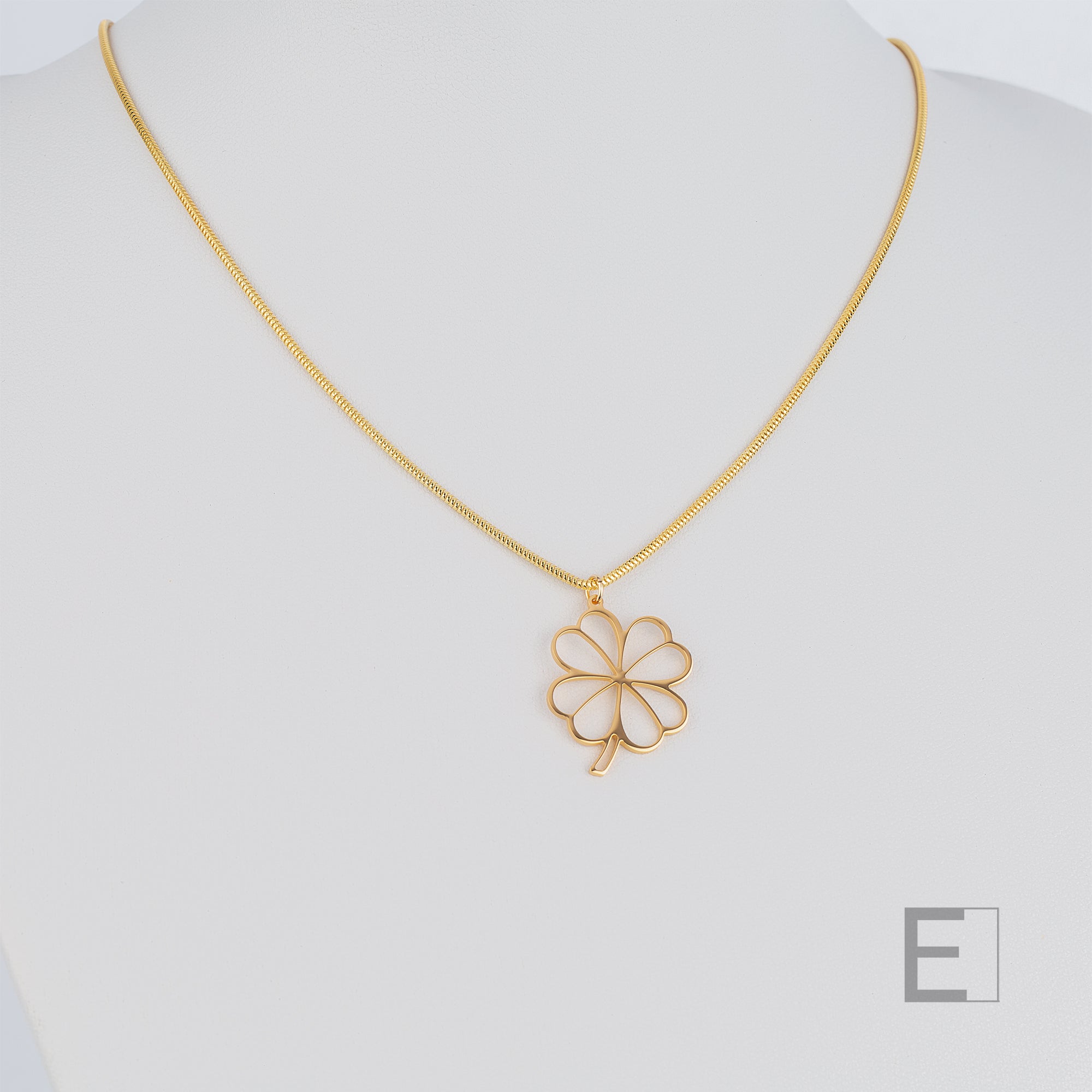Collier Trèfle – vue détaillée du bijou artisanal Atelier-Émile