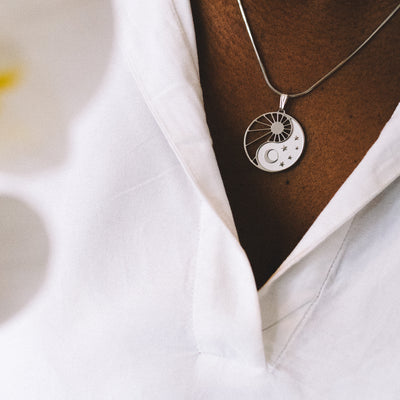 Cosmic Yin Yang Halskette