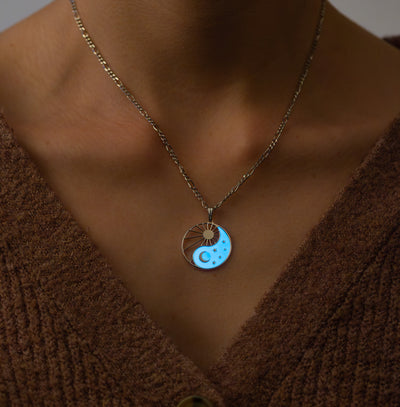 Collier Yin Yang Cosmique / ombre et lueur céleste