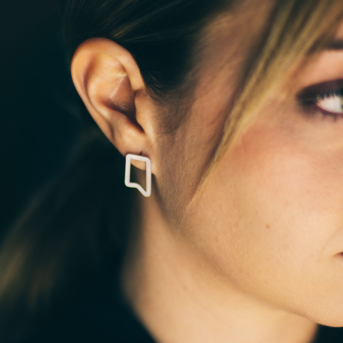 Boucles d’oreilles Contemplation I portées, vue 4 – Atelier-Émile