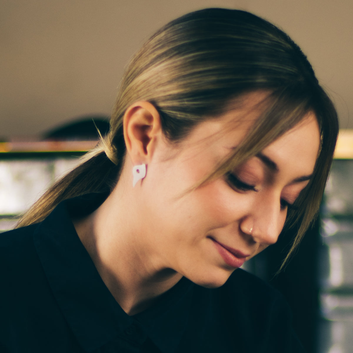 Boucles d’oreilles Contemplation III portées, vue 2 – Atelier-Émile