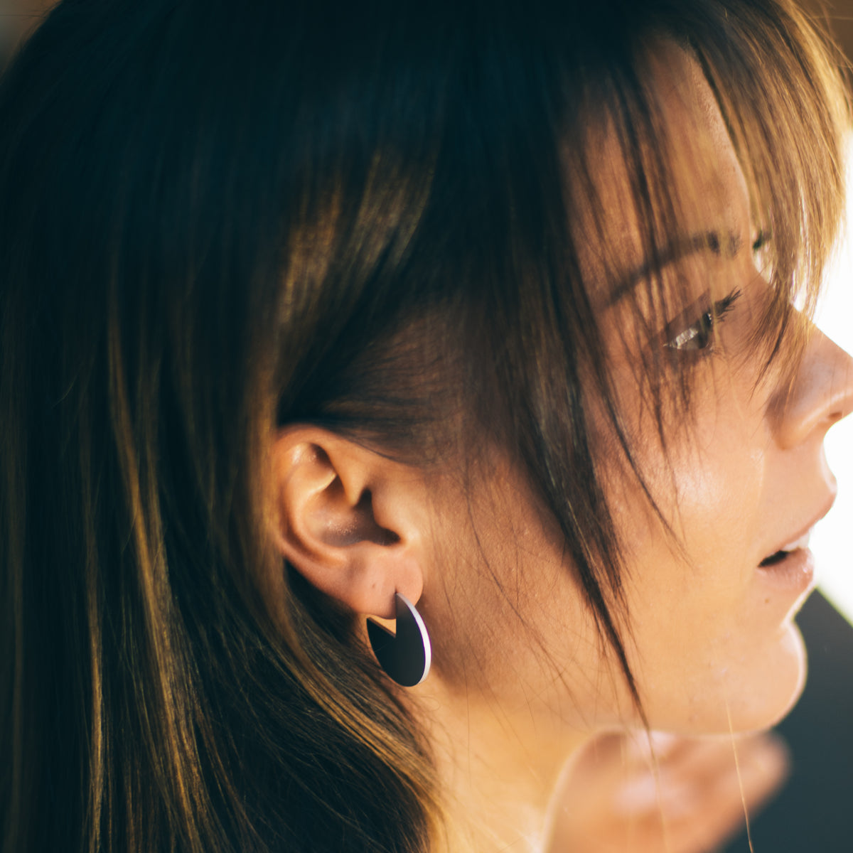 Boucles d’oreilles Euclide I portées, vue 7 – Atelier-Émile