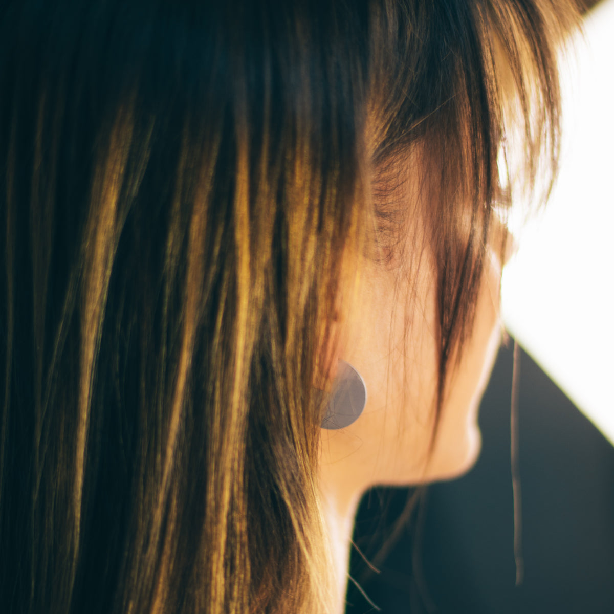 Boucles d’oreilles Euclide I portées, vue 8 – Atelier-Émile