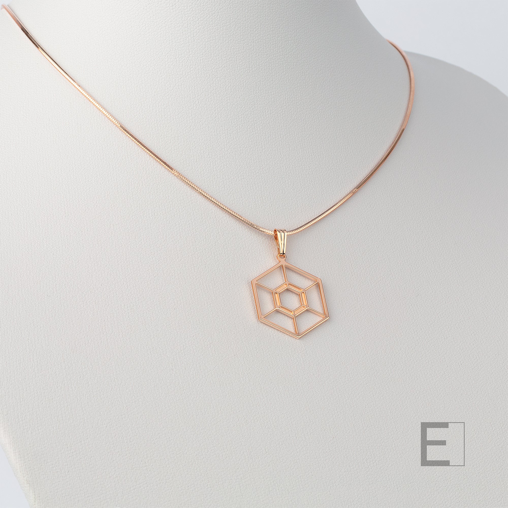 Collier Hexaluna – vue détaillée du bijou artisanal Atelier-Émile