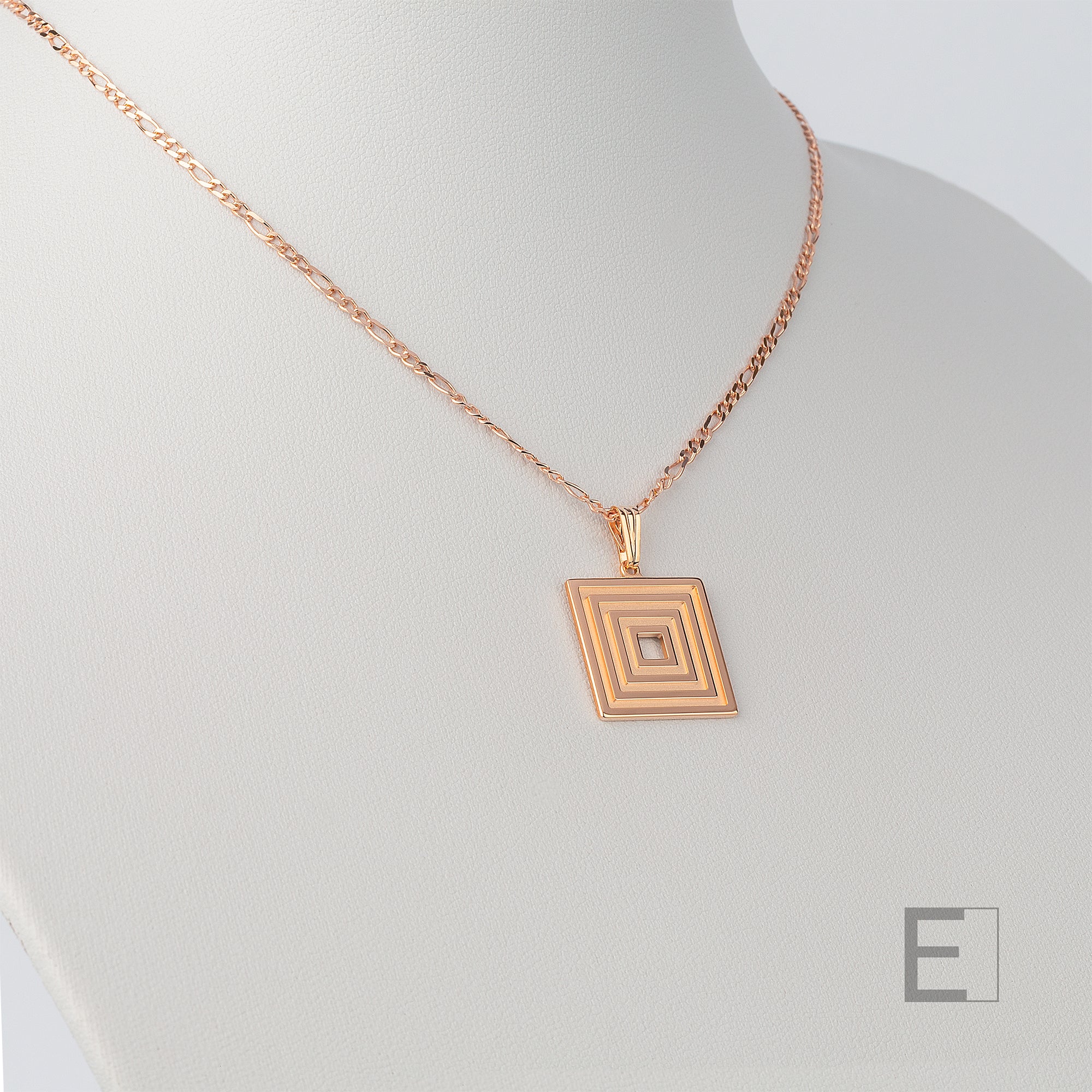 Collier Quadra Lumina – vue détaillée du bijou artisanal Atelier-Émile
