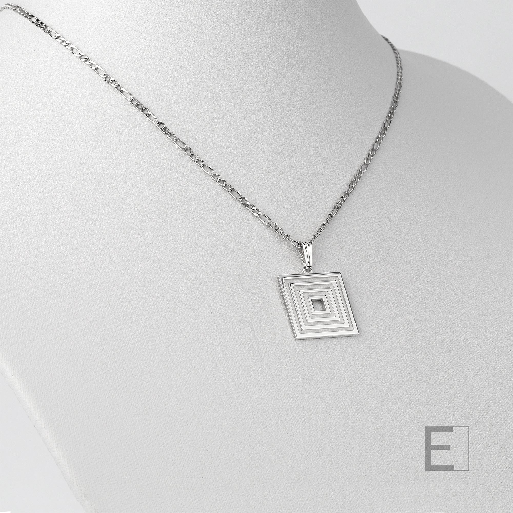 Collier Quadra Lumina – vue détaillée du bijou artisanal Atelier-Émile