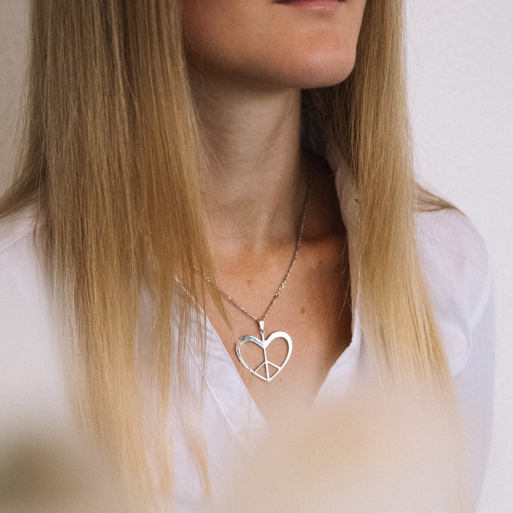 Collier Grand Osez – vue détaillée du bijou artisanal Atelier-Émile