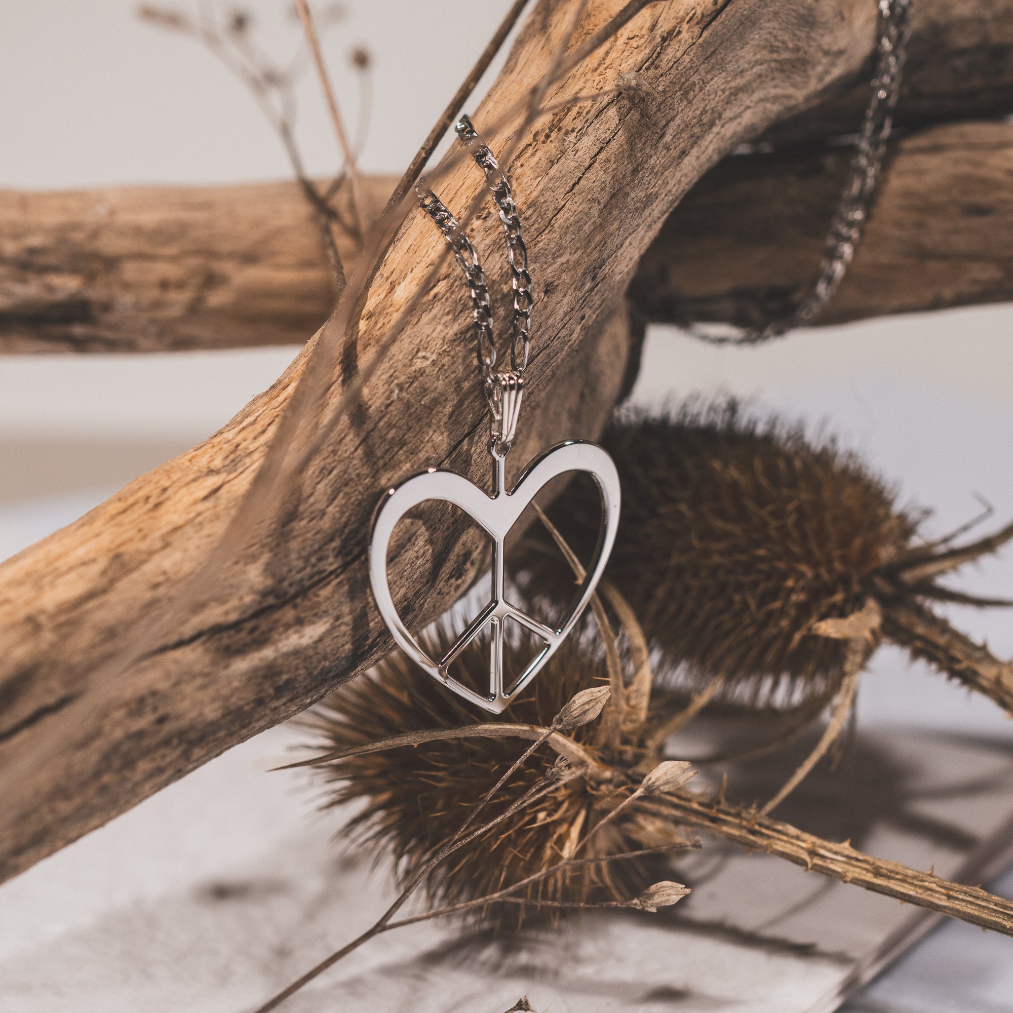 Collier Grand Osez – vue détaillée du bijou artisanal Atelier-Émile