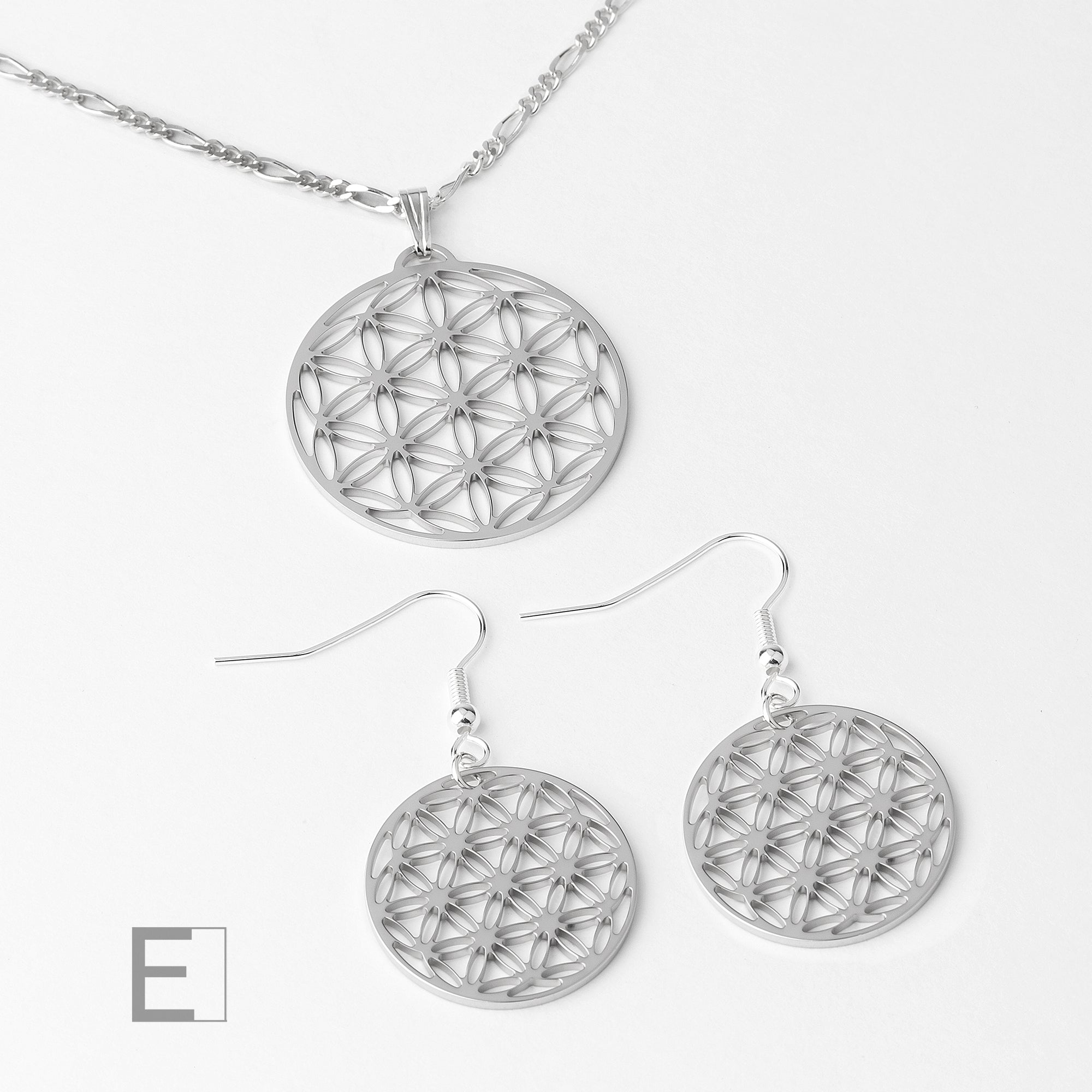 Parure : Fleur de Vie – vue détaillée du bijou artisanal Atelier-Émile