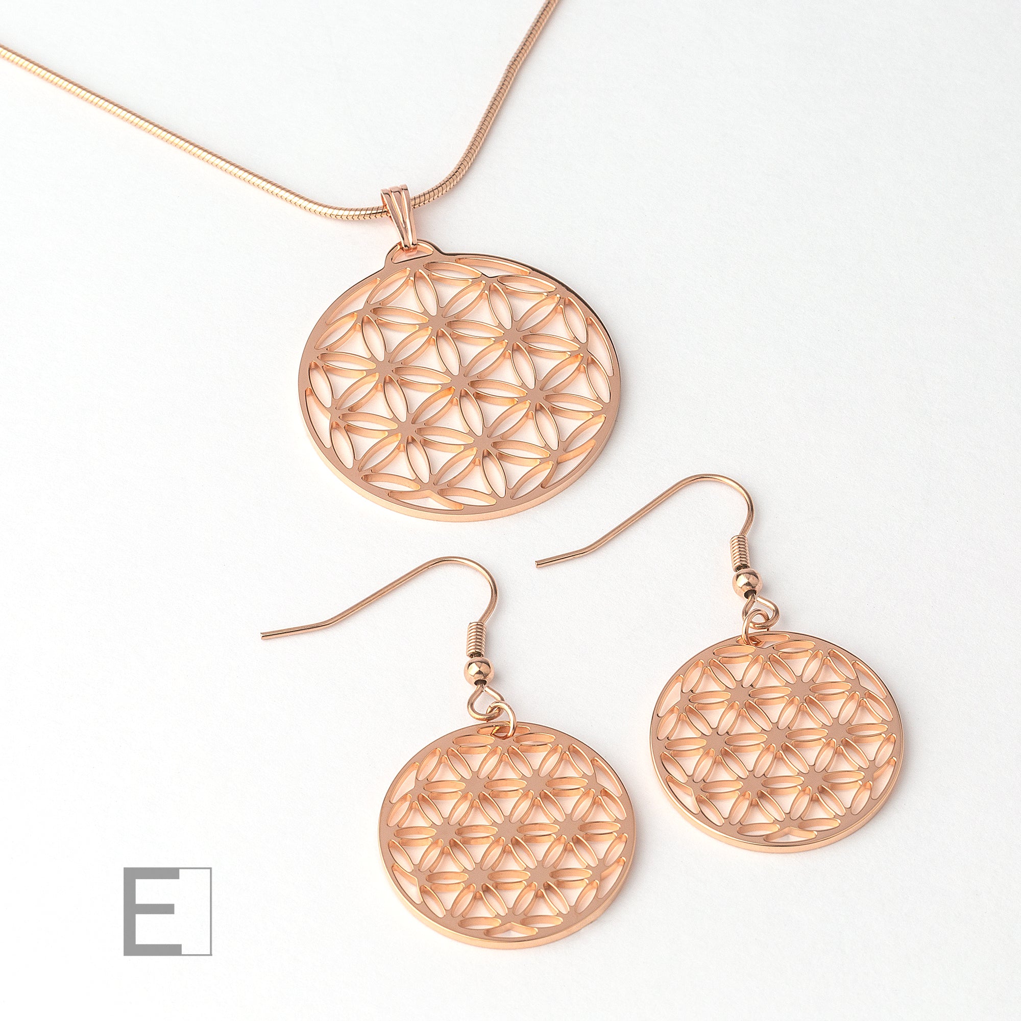 Parure : Fleur de Vie – vue détaillée du bijou artisanal Atelier-Émile