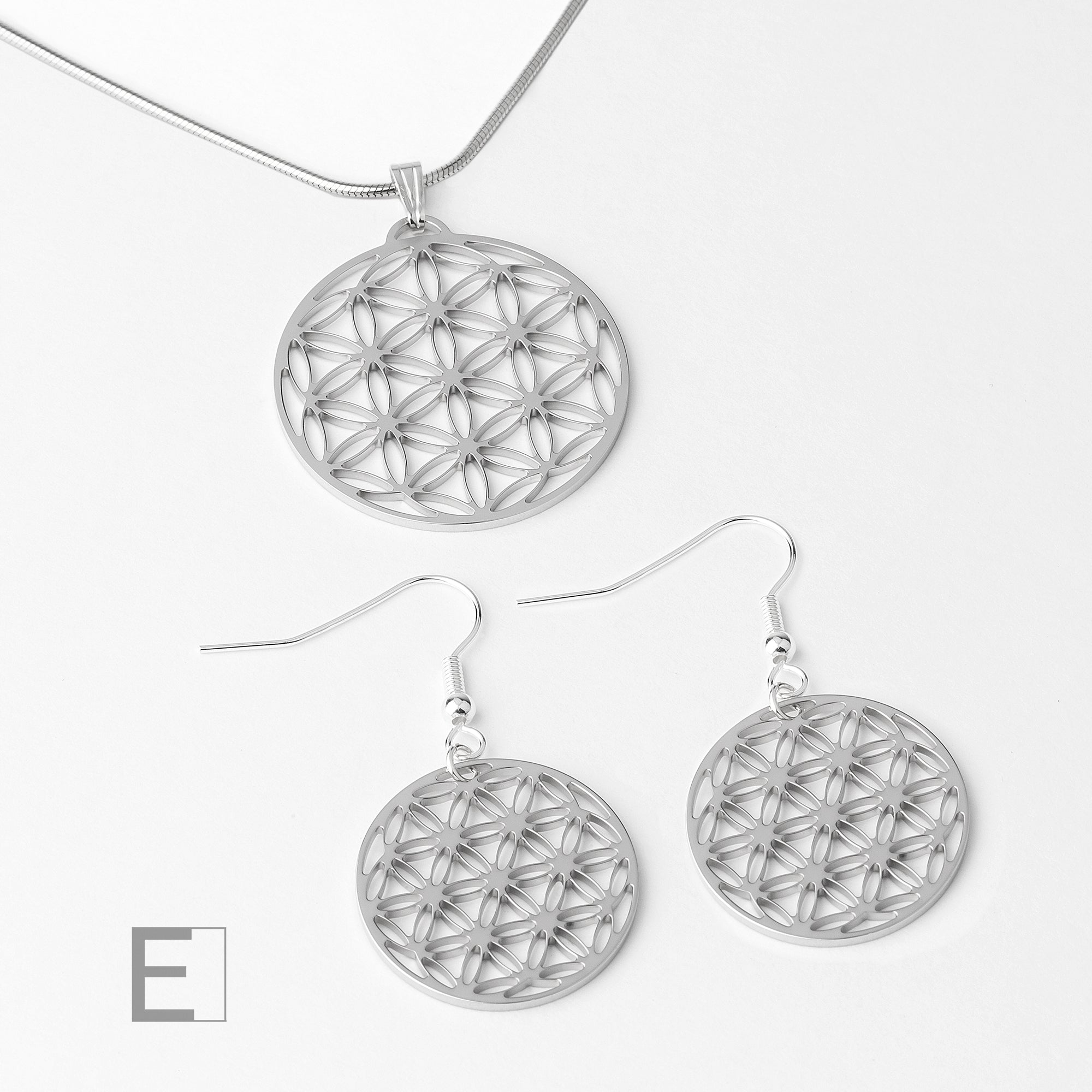 Parure : Fleur de Vie – vue détaillée du bijou artisanal Atelier-Émile