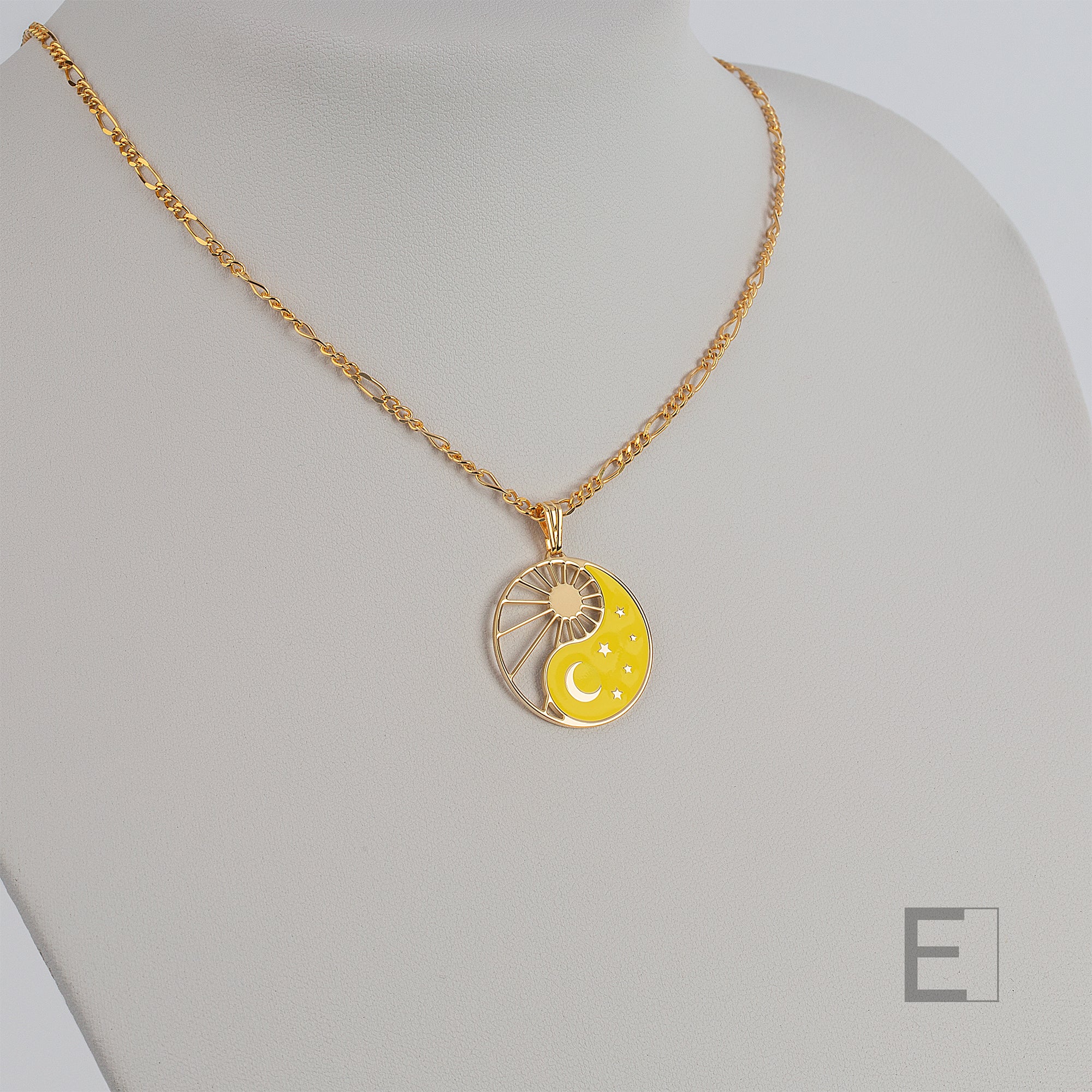 Halskette Yin Yang Cosmique Atelier-Émile, 18 Karat vergoldet, gelber Leuchtlack, Figaro-Kette
