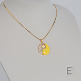 Halskette Yin Yang Cosmique Atelier-Émile, 18 Karat vergoldet, gelber Leuchtlack, Schlangenkette