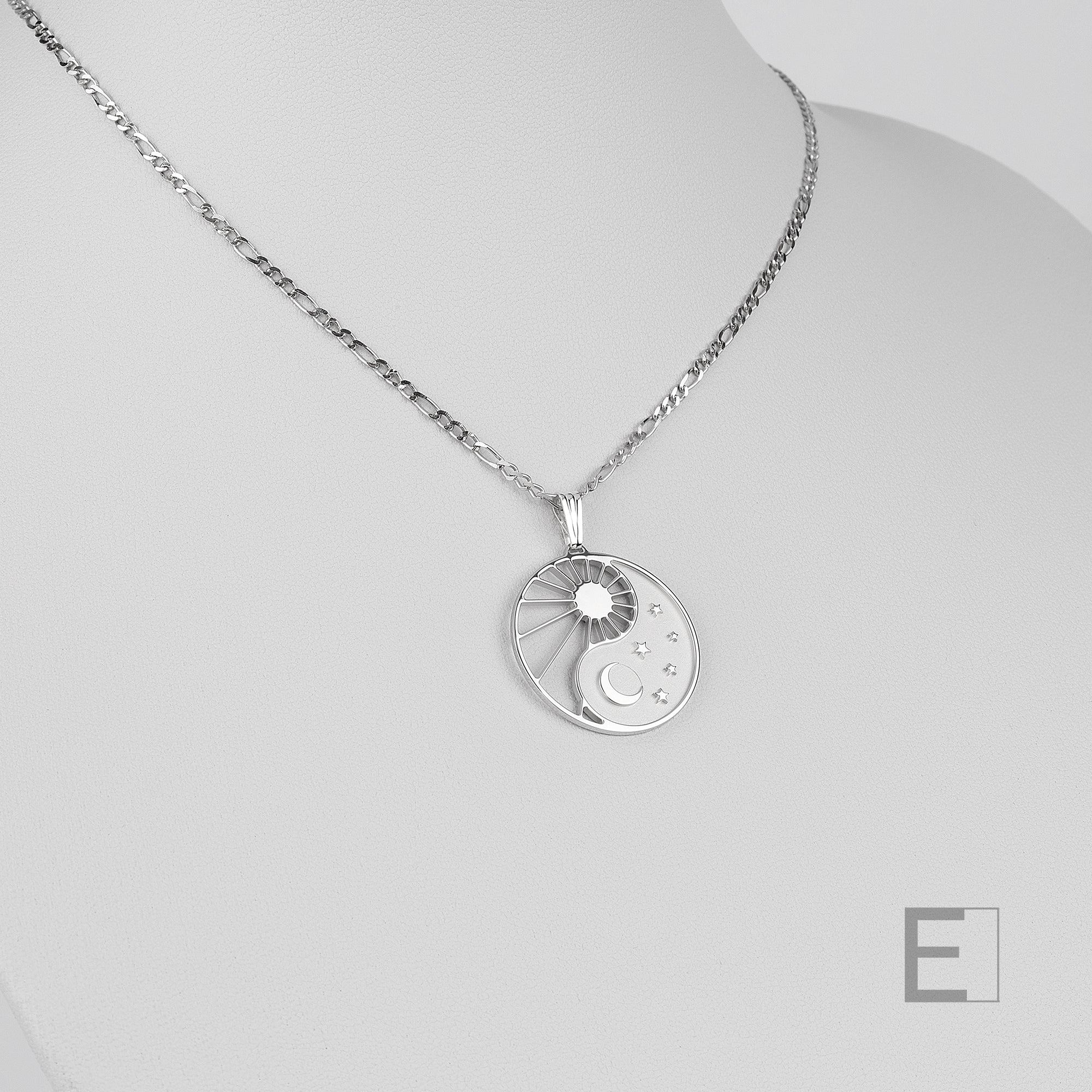 Collier Yin Yang Cosmique – vue détaillée du bijou artisanal Atelier-Émile