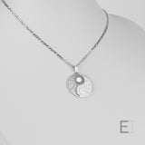 Collier Yin Yang Cosmique – vue détaillée du bijou artisanal Atelier-Émile