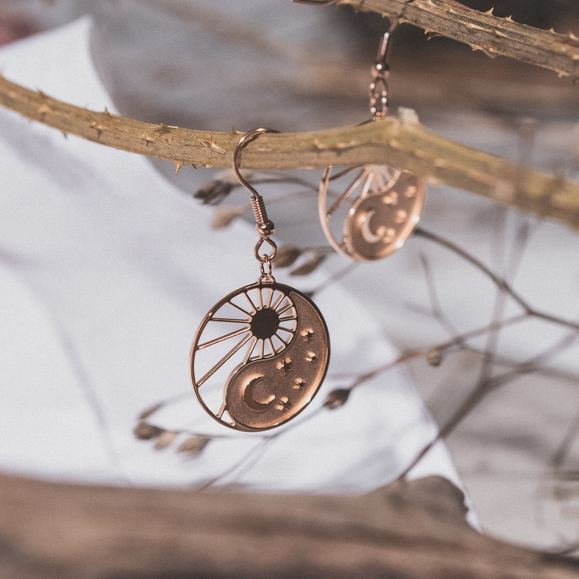Yin Yang Cosmique – vue détaillée du bijou artisanal Atelier-Émile