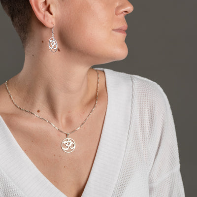 Halskette Zeichen Ohm