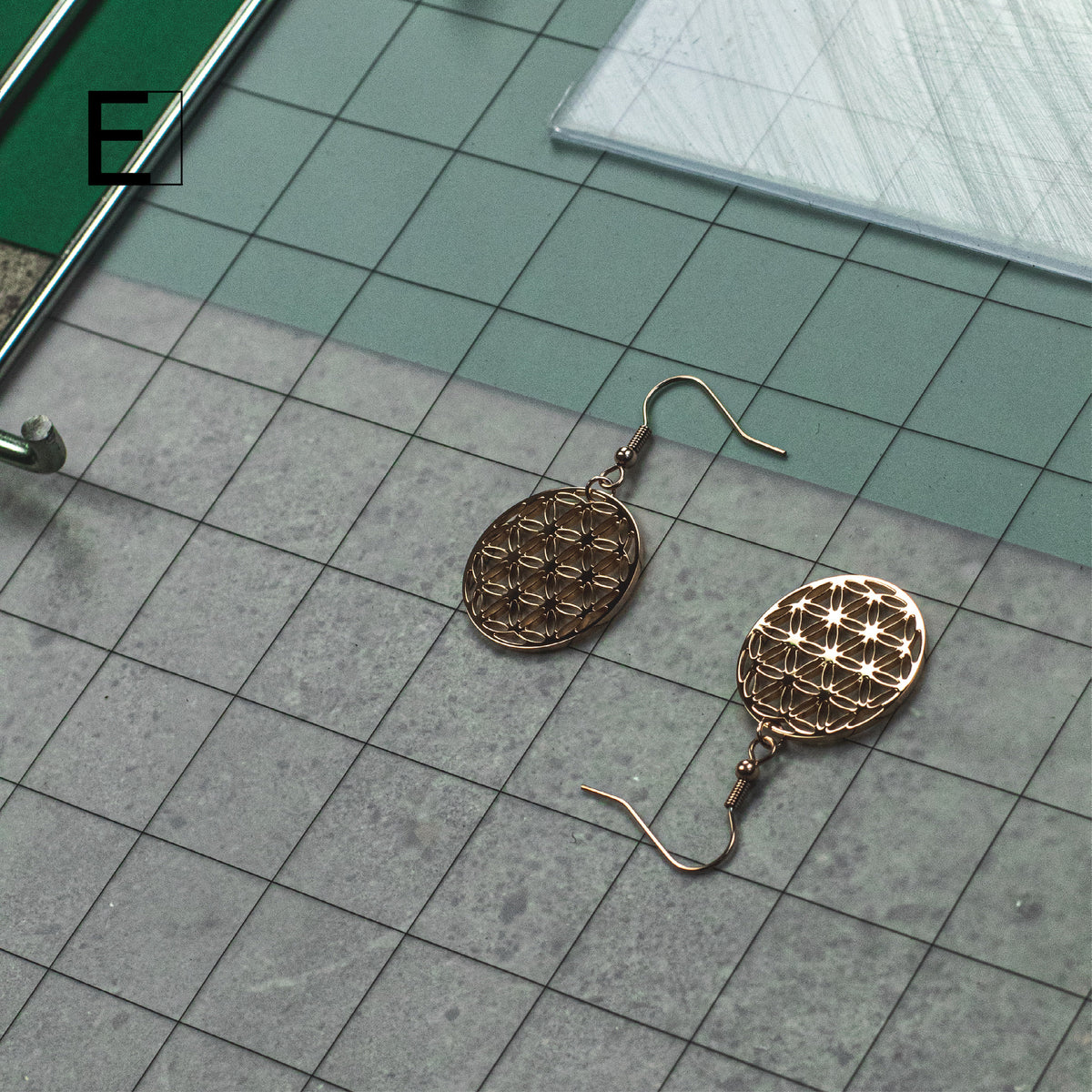 Boucles d’oreilles Fleur de Vie, vue de détail 4 – Atelier-Émile