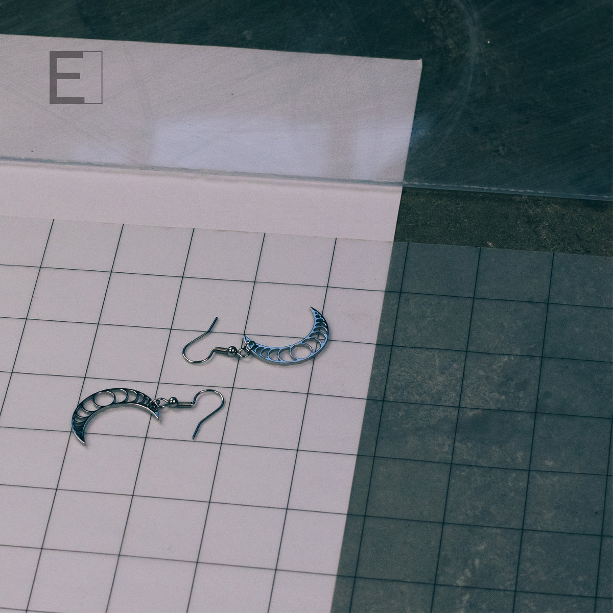 Moon Earrings, detail view 7 – Atelier-Émile