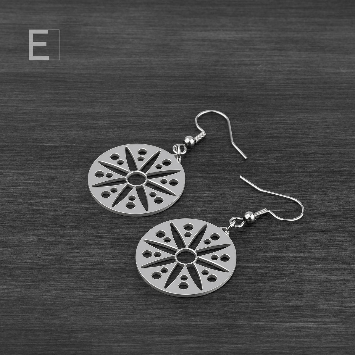 Flower Mandala Earrings, with a rhodium finish, detail view 3 – Atelier-Émile