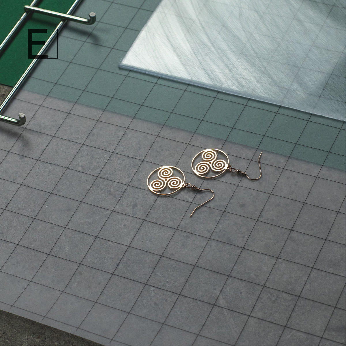 Spiral of Life Earrings, detail view 5 – Atelier-Émile