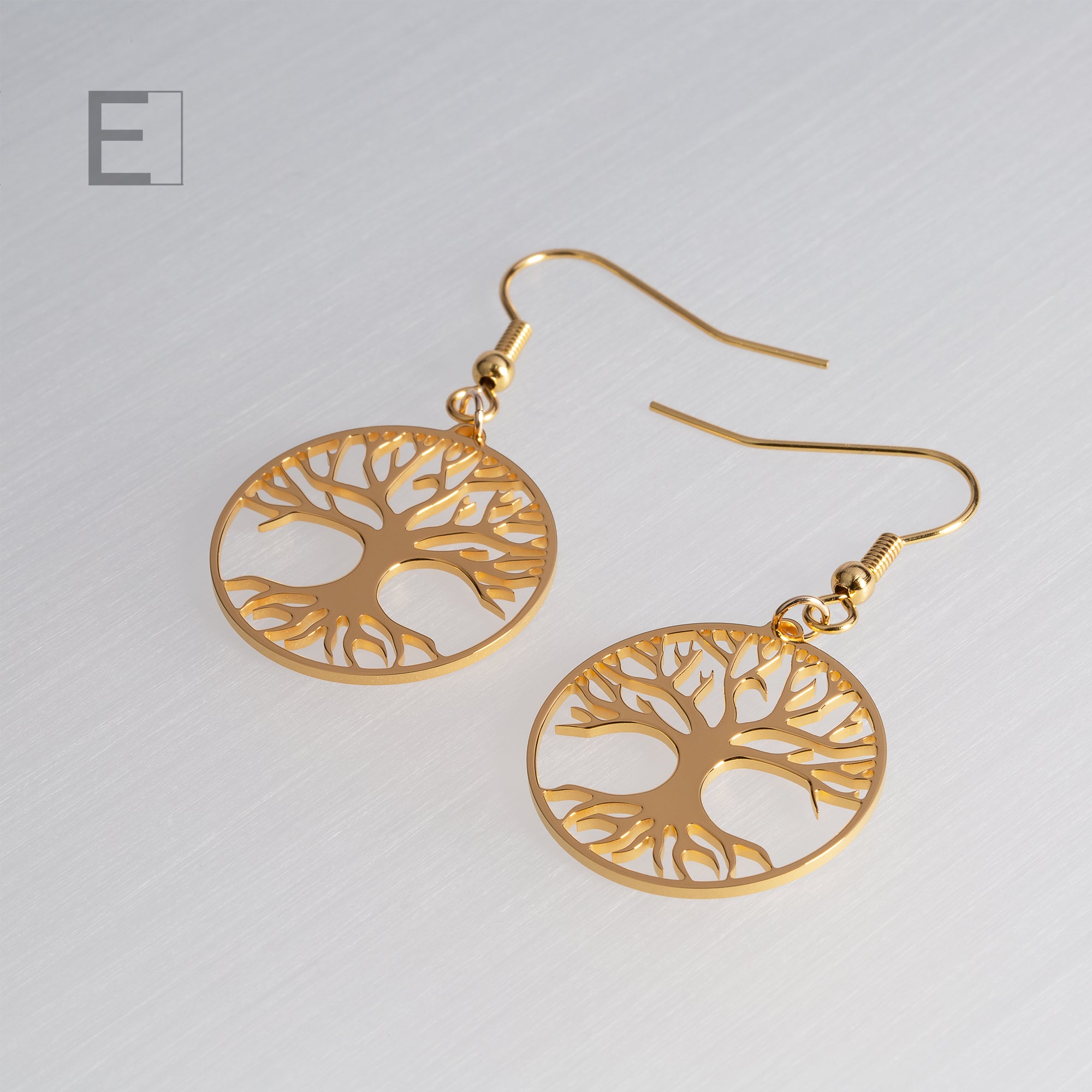 Boucles d’oreilles Arbre de Vie en plaqué or jaune, vue rapprochée – Atelier-Émile