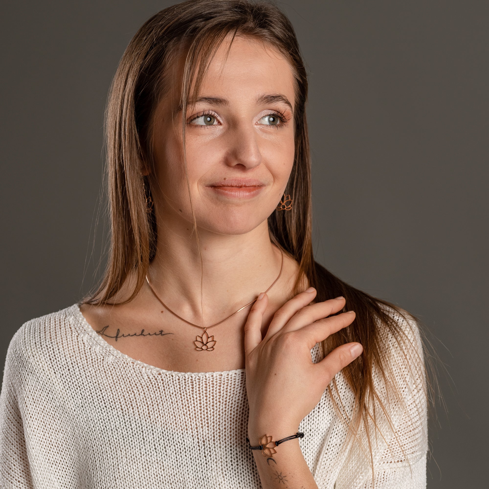 Bracelet Fleur de Lotus – vue détaillée du bijou artisanal Atelier-Émile