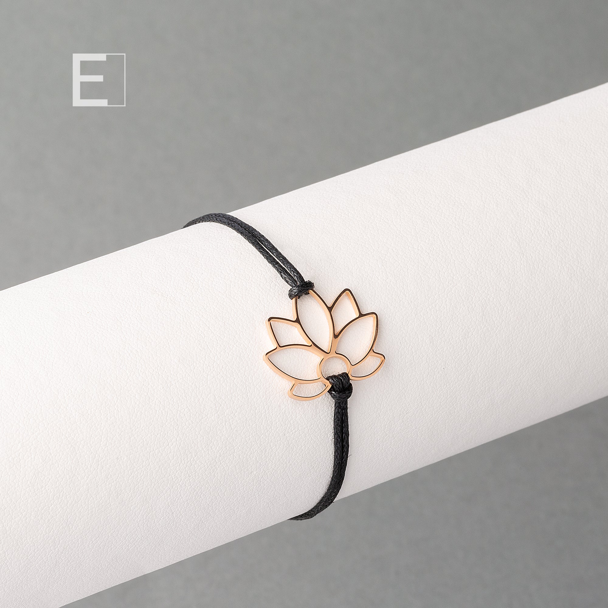Bracelet Fleur de Lotus – vue détaillée du bijou artisanal Atelier-Émile
