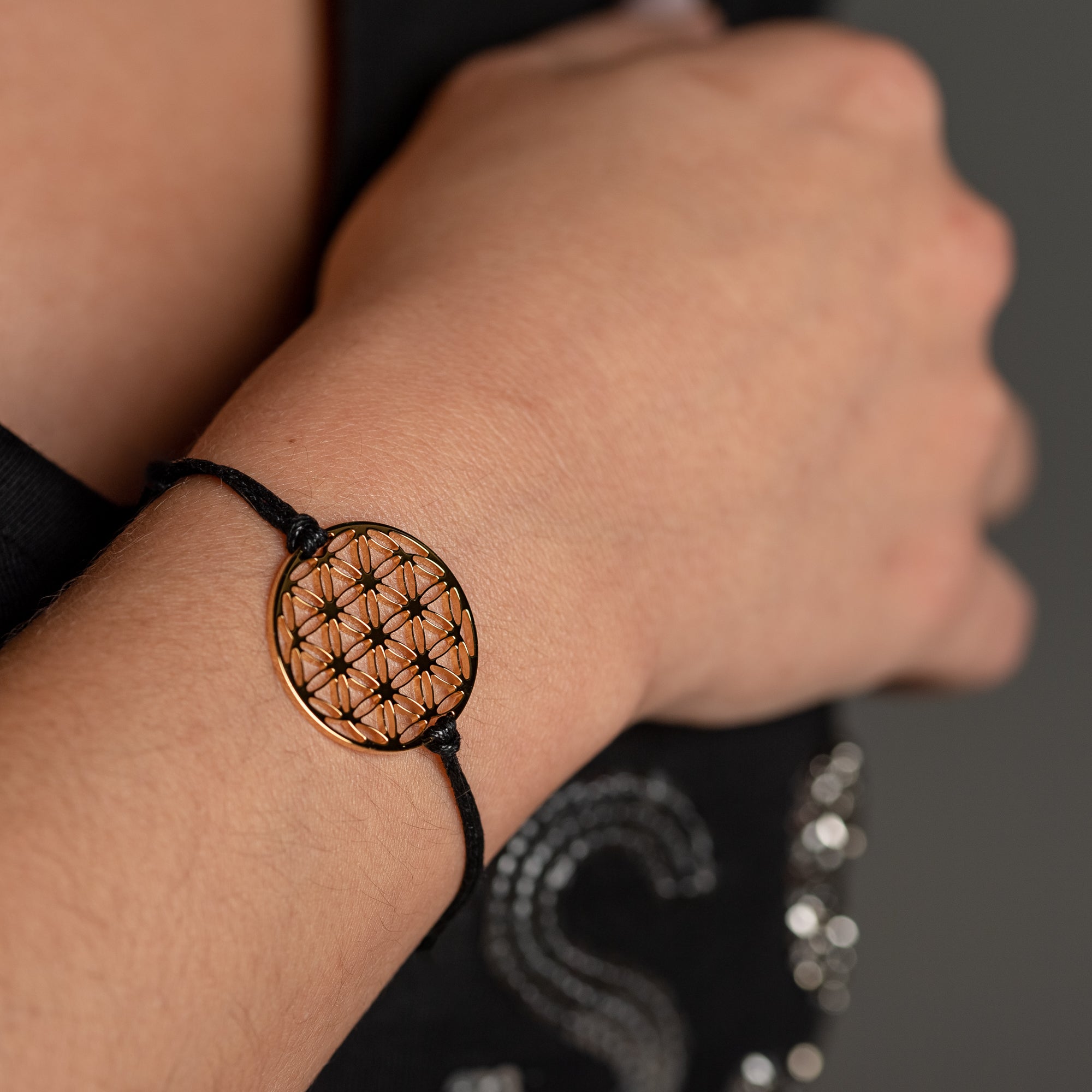 Bracelet Fleur de Vie – vue détaillée du bijou artisanal Atelier-Émile