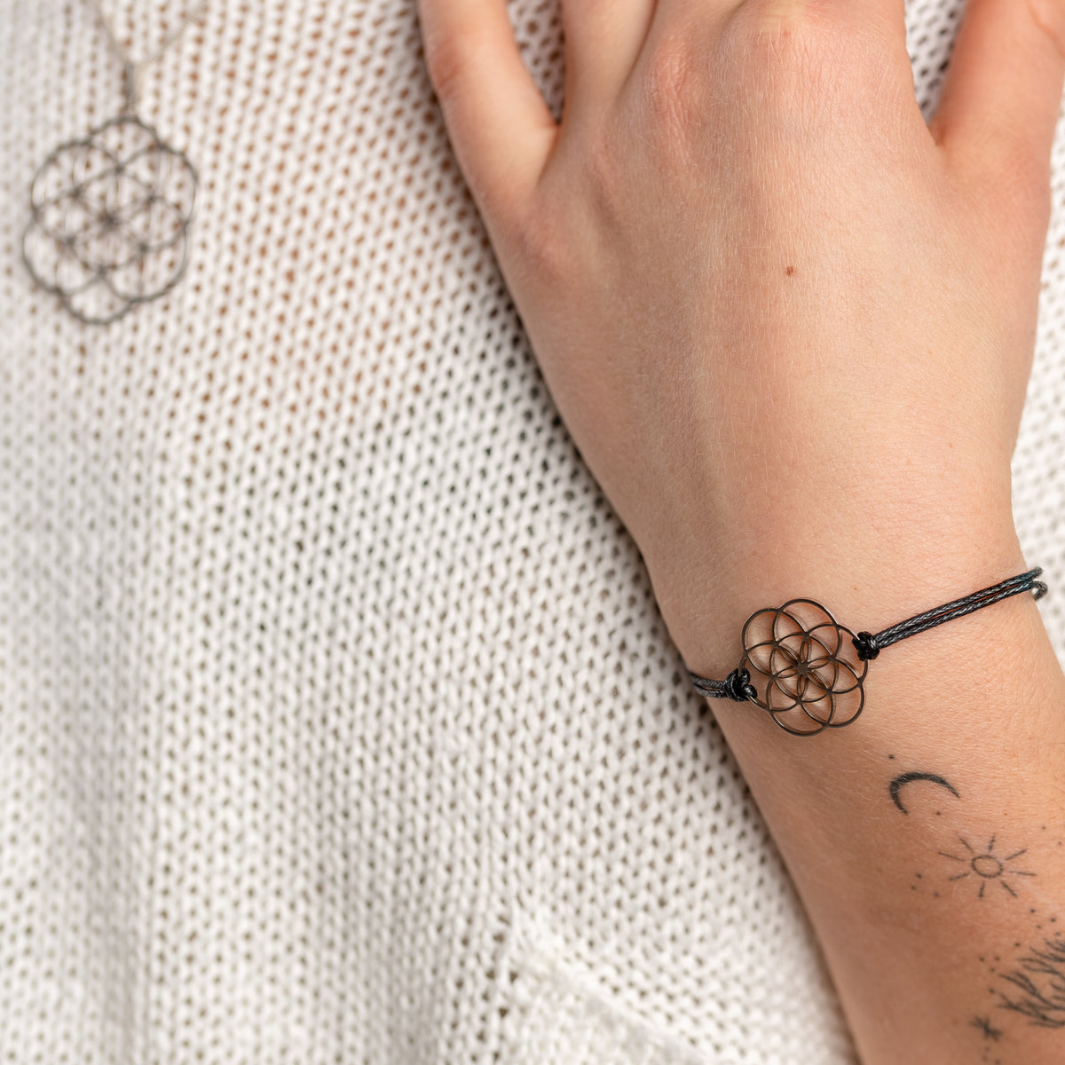 Seed of Life Bracelet, detail view 4 – Atelier-Émile