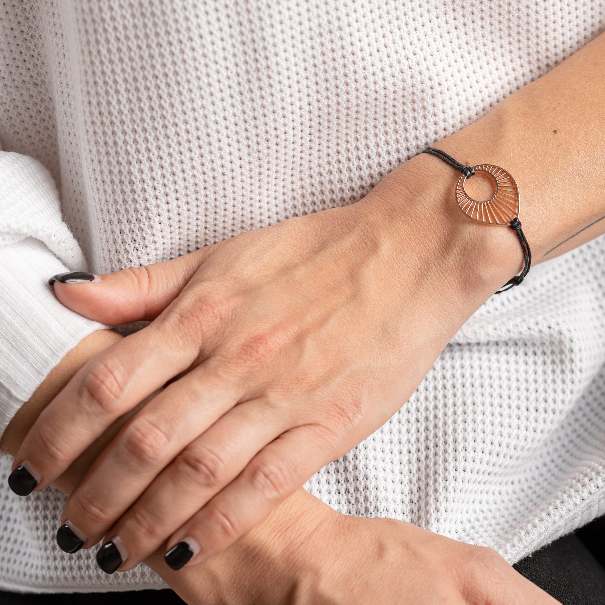 Bracelet Soleil – vue détaillée du bijou artisanal Atelier-Émile