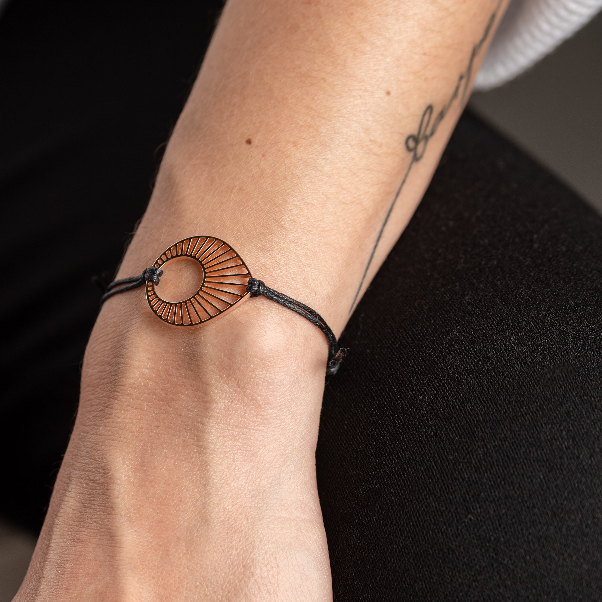 Bracelet Soleil – vue détaillée du bijou artisanal Atelier-Émile