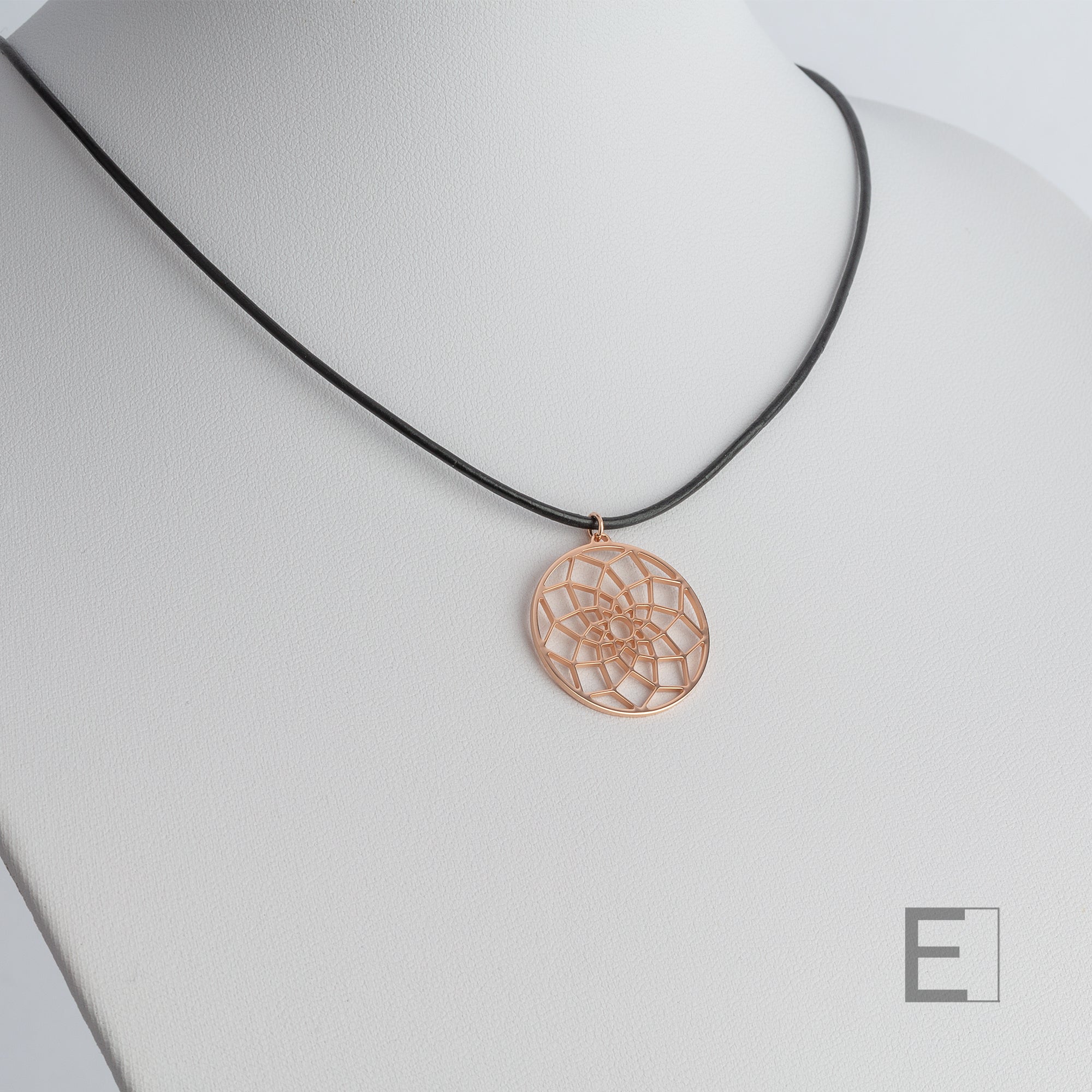 Collier Attrape-Rêves en finition or rose, vue de détail 6 – Atelier-Émile
