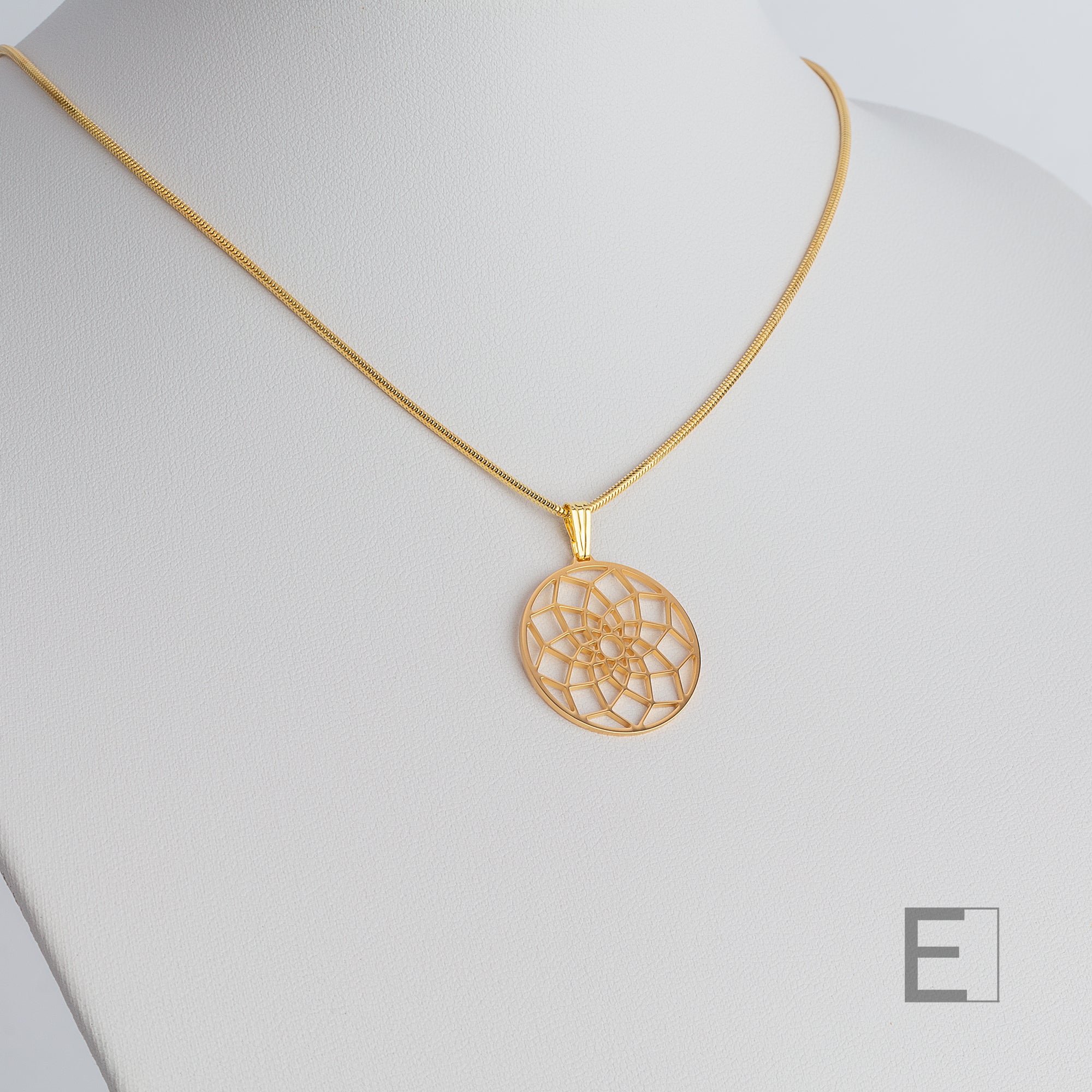 Collier Attrape-Rêves en finition or jaune, vue de détail 11 – Atelier-Émile