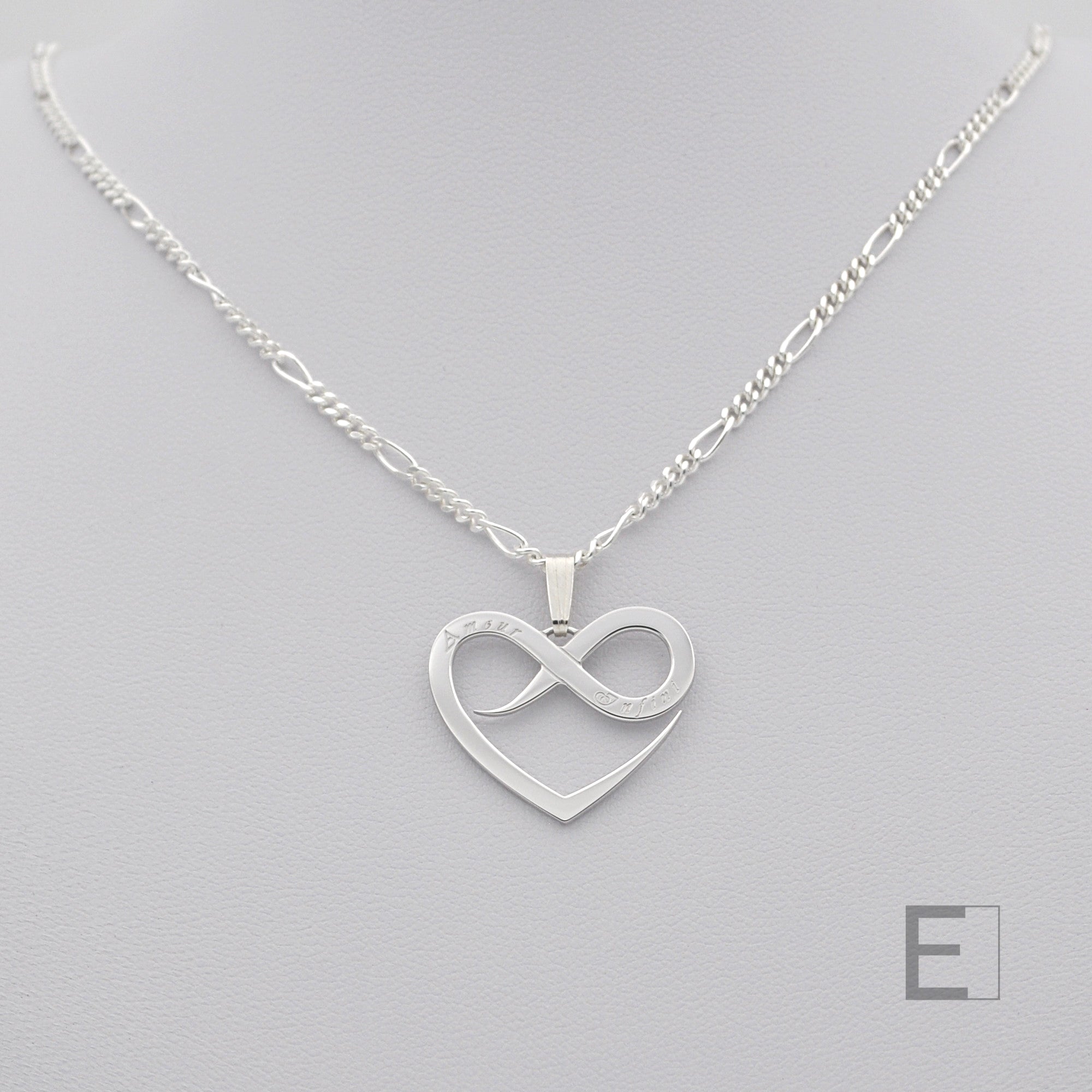 Collier Au-Delà des Mots – vue détaillée du bijou artisanal Atelier-Émile