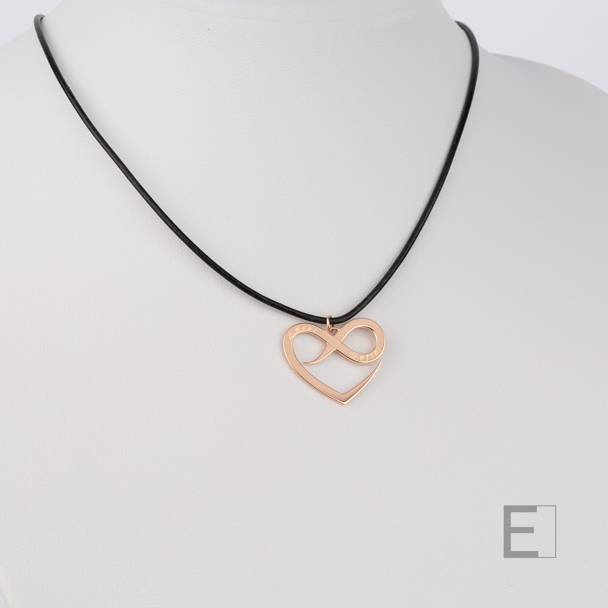 Collier Au-Delà des Mots – vue détaillée du bijou artisanal Atelier-Émile