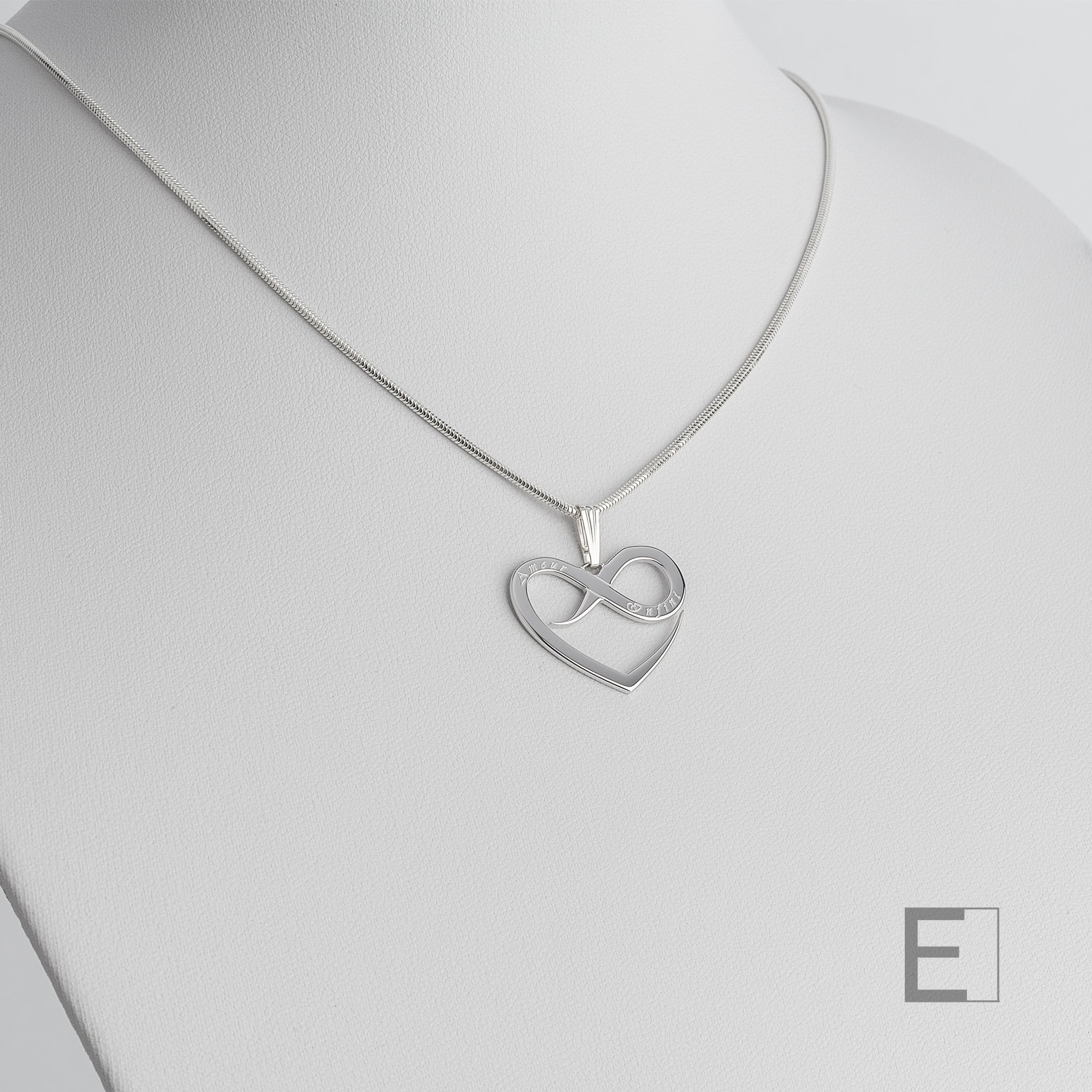 Collier Au-Delà des Mots – vue détaillée du bijou artisanal Atelier-Émile